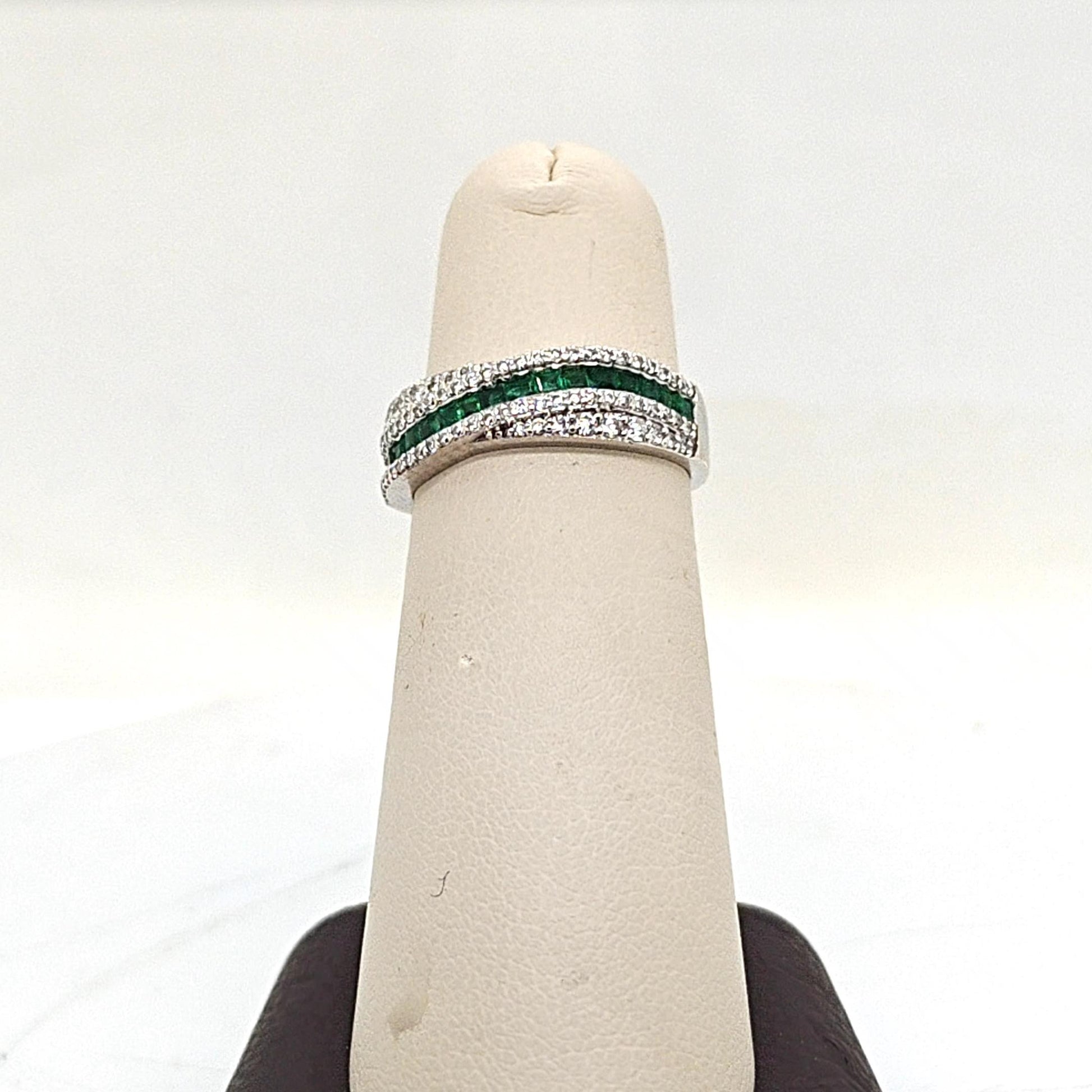 EMERALD AND DIAMOND RING BAND WHITE GOLD