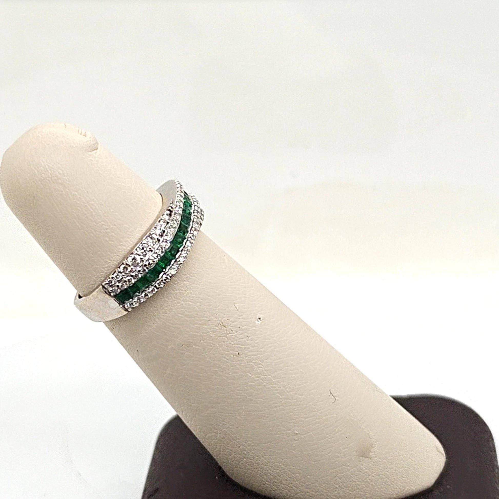EMERALD AND DIAMOND RING BAND WHITE GOLD