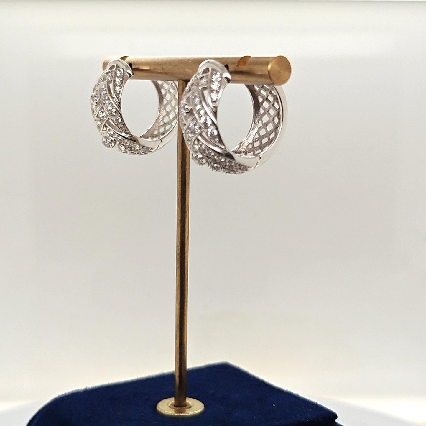 DIAMOND HUGGIE EARRINGS 1.02CT WHITE GOLD