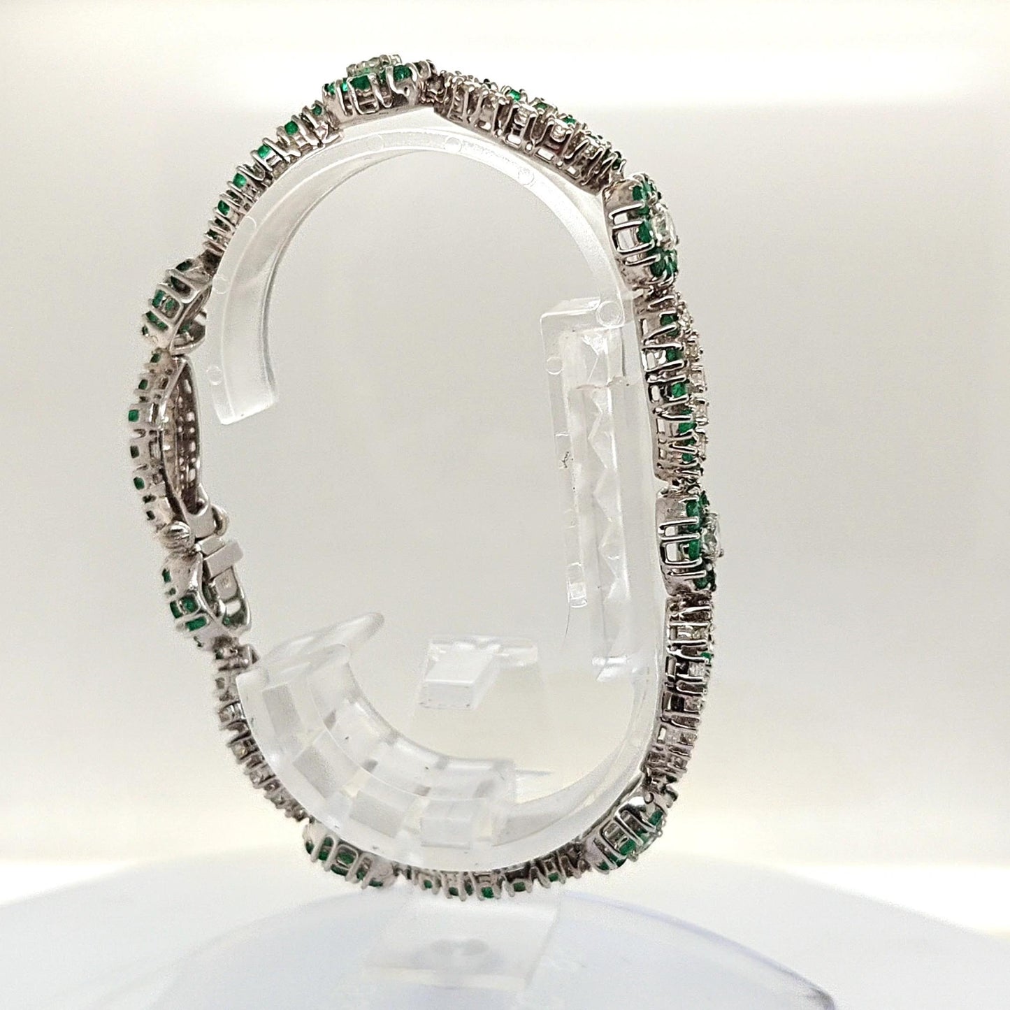 EMERALD AND DIAMOND BRACELET WHITE GOLD