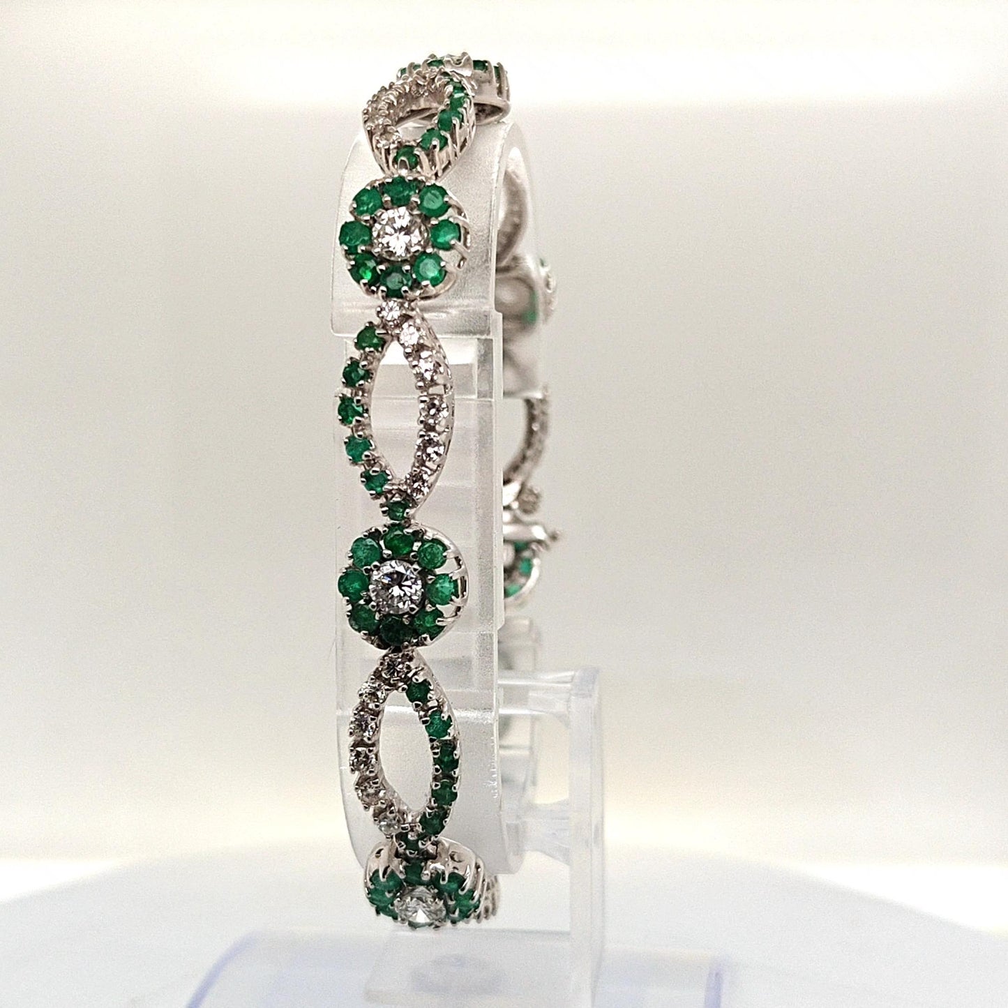 EMERALD AND DIAMOND BRACELET WHITE GOLD