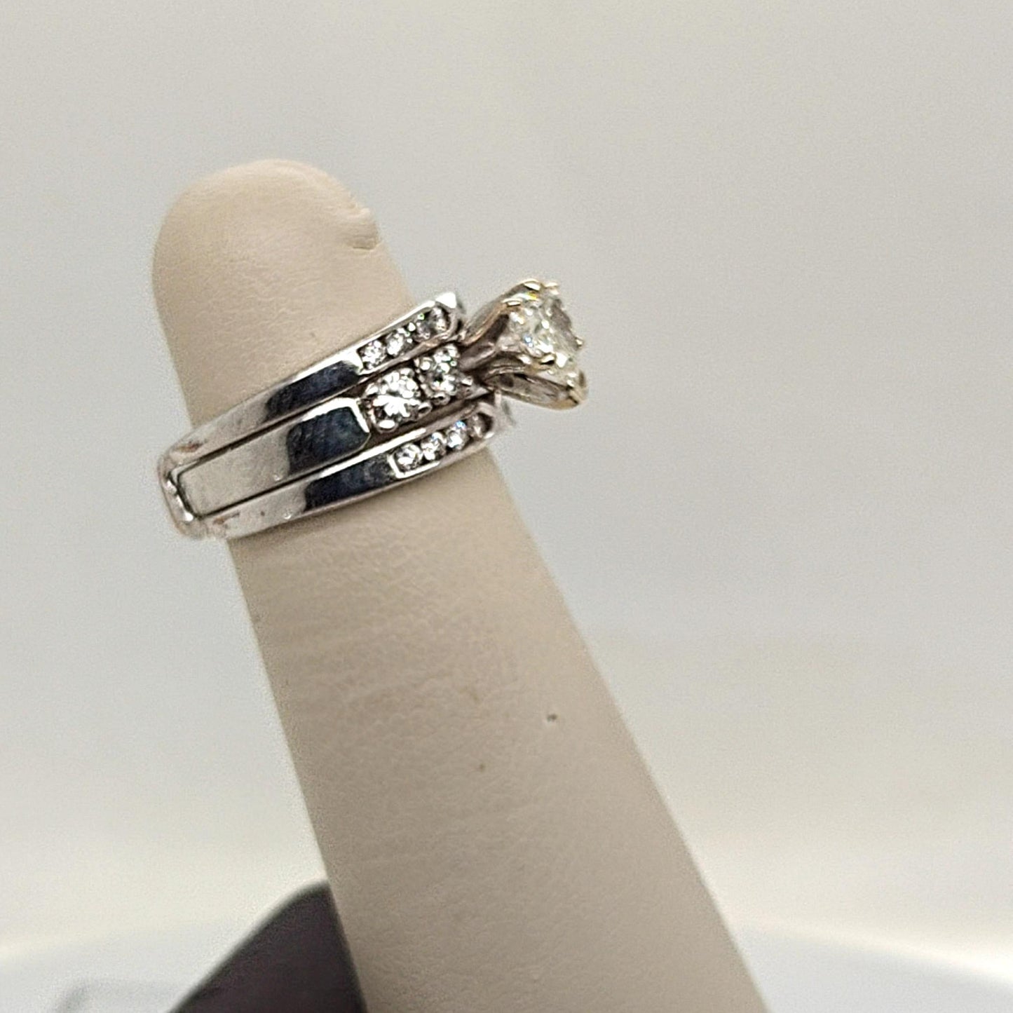 HEART SHAPE DIAMOND RING WITH JACKET PLATINUM & WHITE GOLD