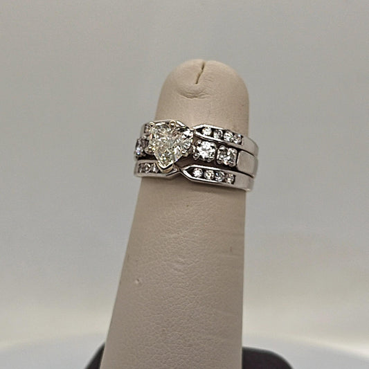 HEART SHAPE DIAMOND RING WITH JACKET PLATINUM & WHITE GOLD