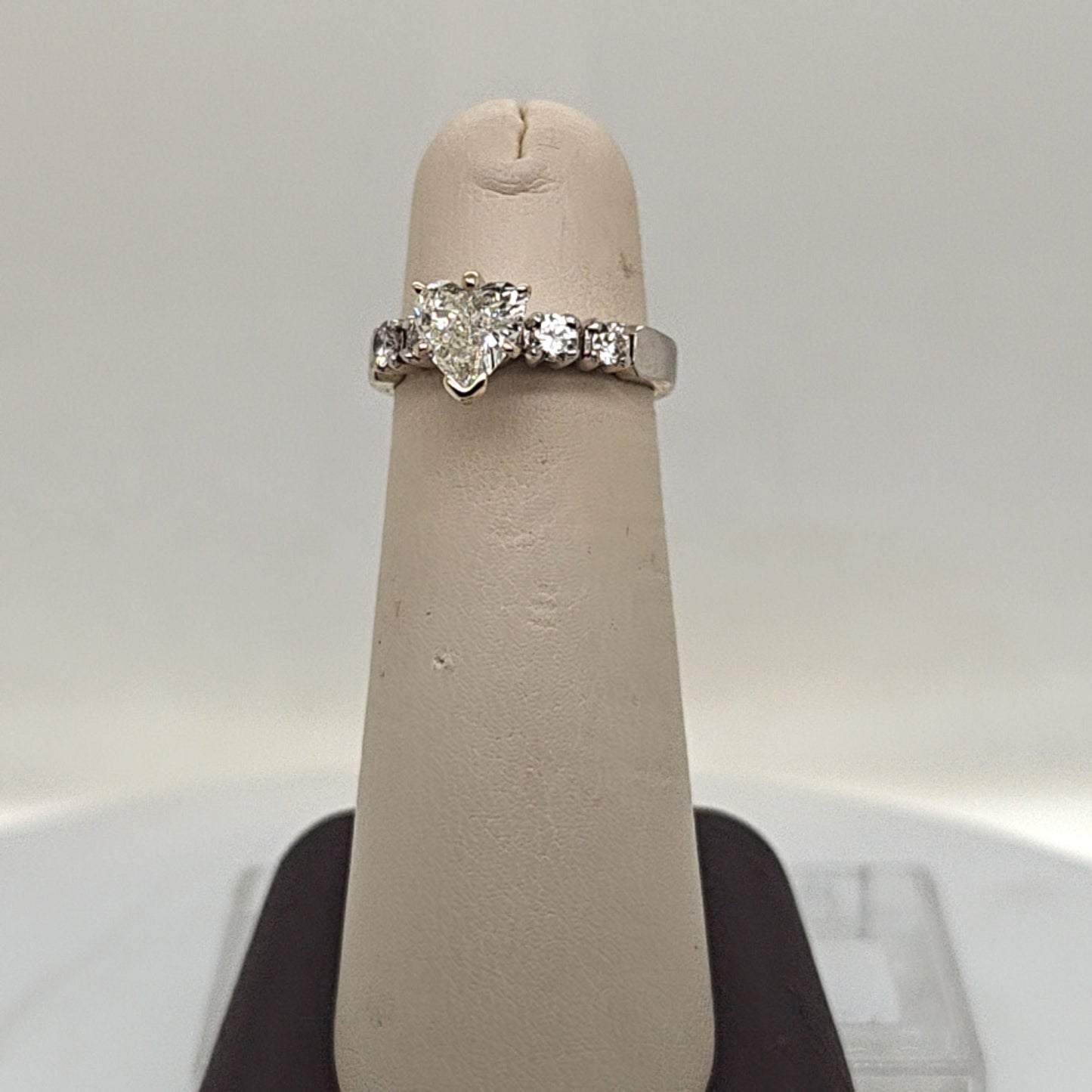 HEART SHAPE DIAMOND RING WITH JACKET PLATINUM & WHITE GOLD