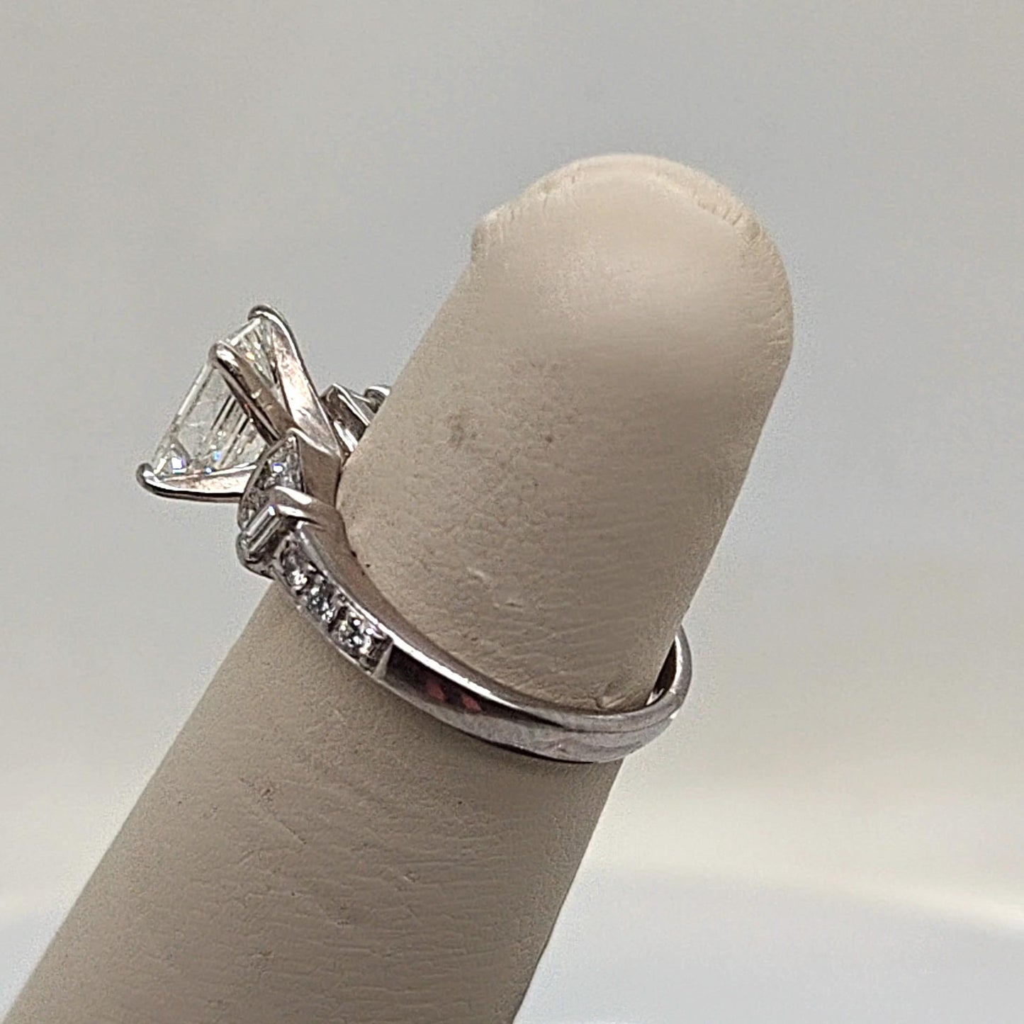 EMERALD CUT 1.27CT DIAMOND ENGAGEMENT RING WHITE GOLD