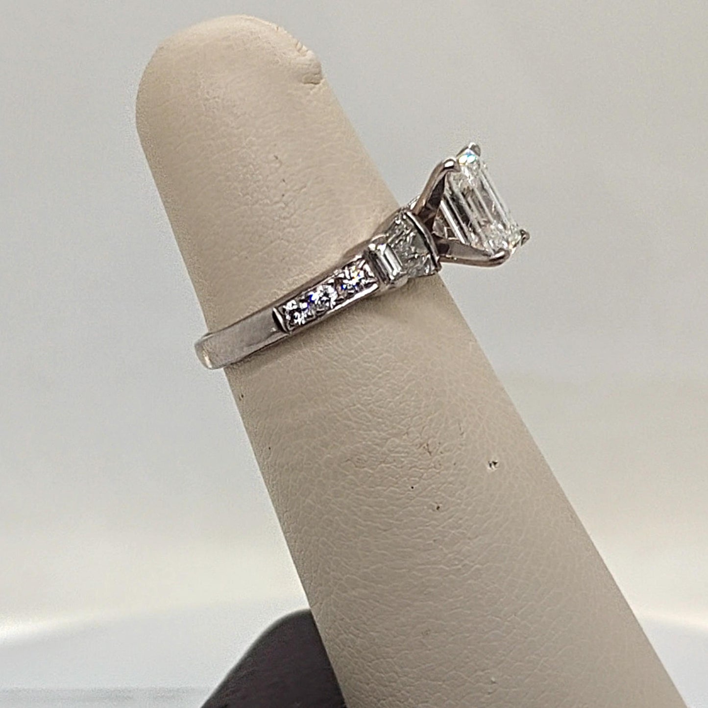 EMERALD CUT 1.27CT DIAMOND ENGAGEMENT RING WHITE GOLD