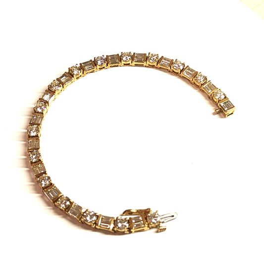 BAGUETTE AND ROUND DIAMOND BRACELET 10.55CT YELLOW GOLD