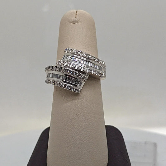DIAMOND SPIRAL RING WHITE GOLD