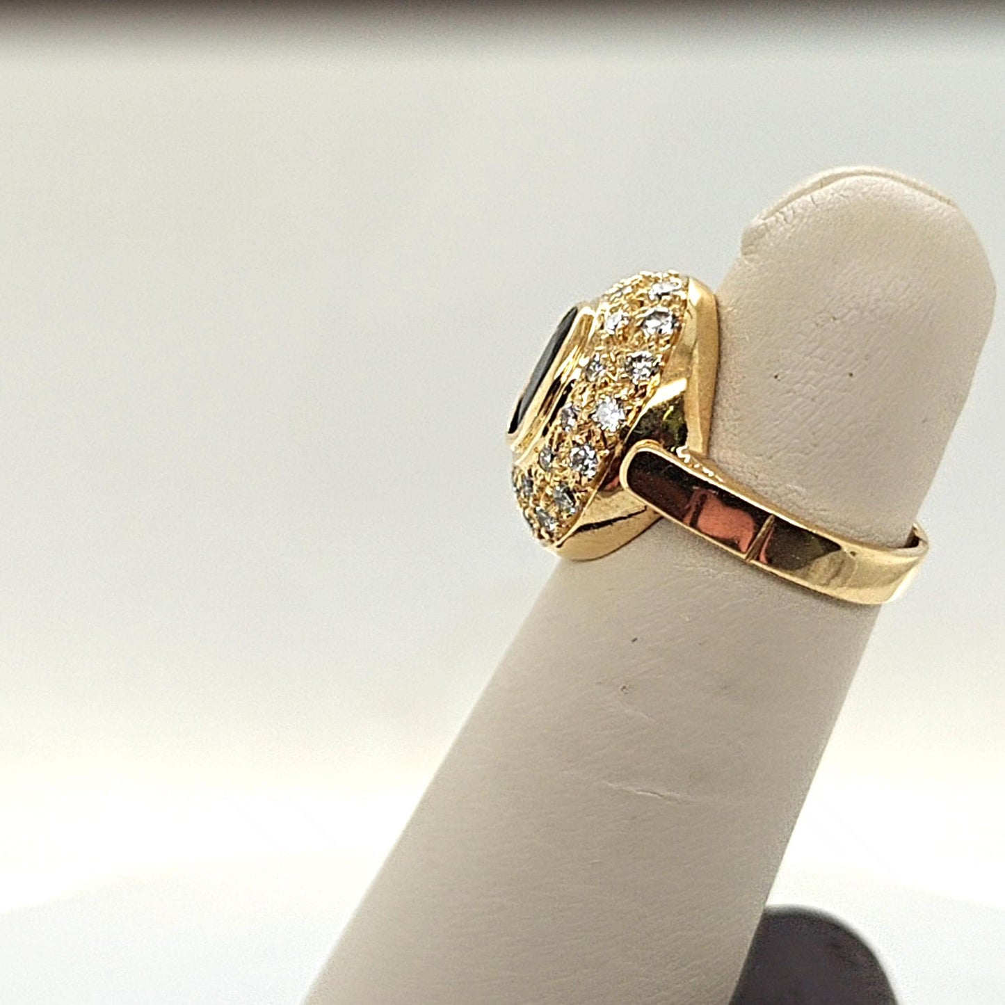 SAPPHIRE AND DIAMOND RING YELLOW GOLD