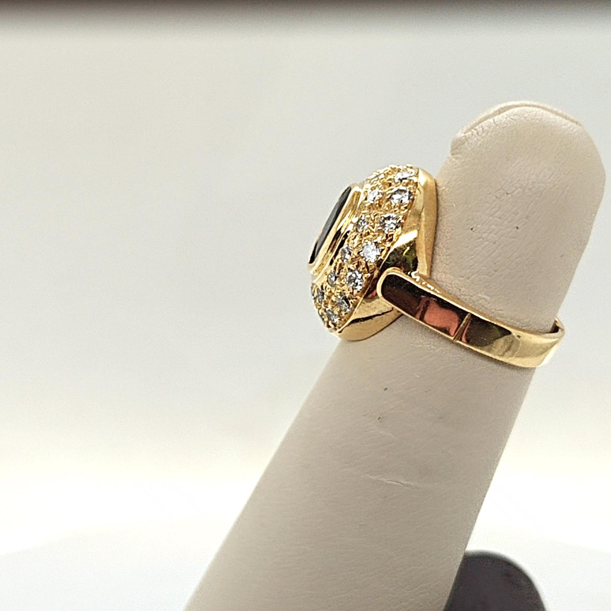 SAPPHIRE AND DIAMOND RING YELLOW GOLD