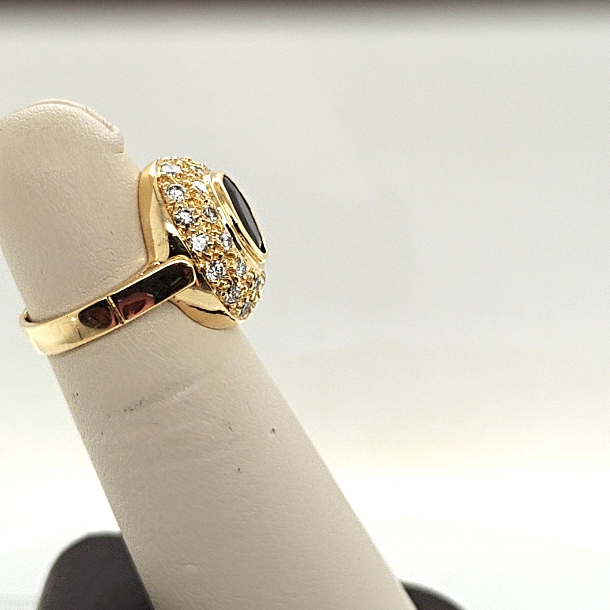 SAPPHIRE AND DIAMOND RING YELLOW GOLD