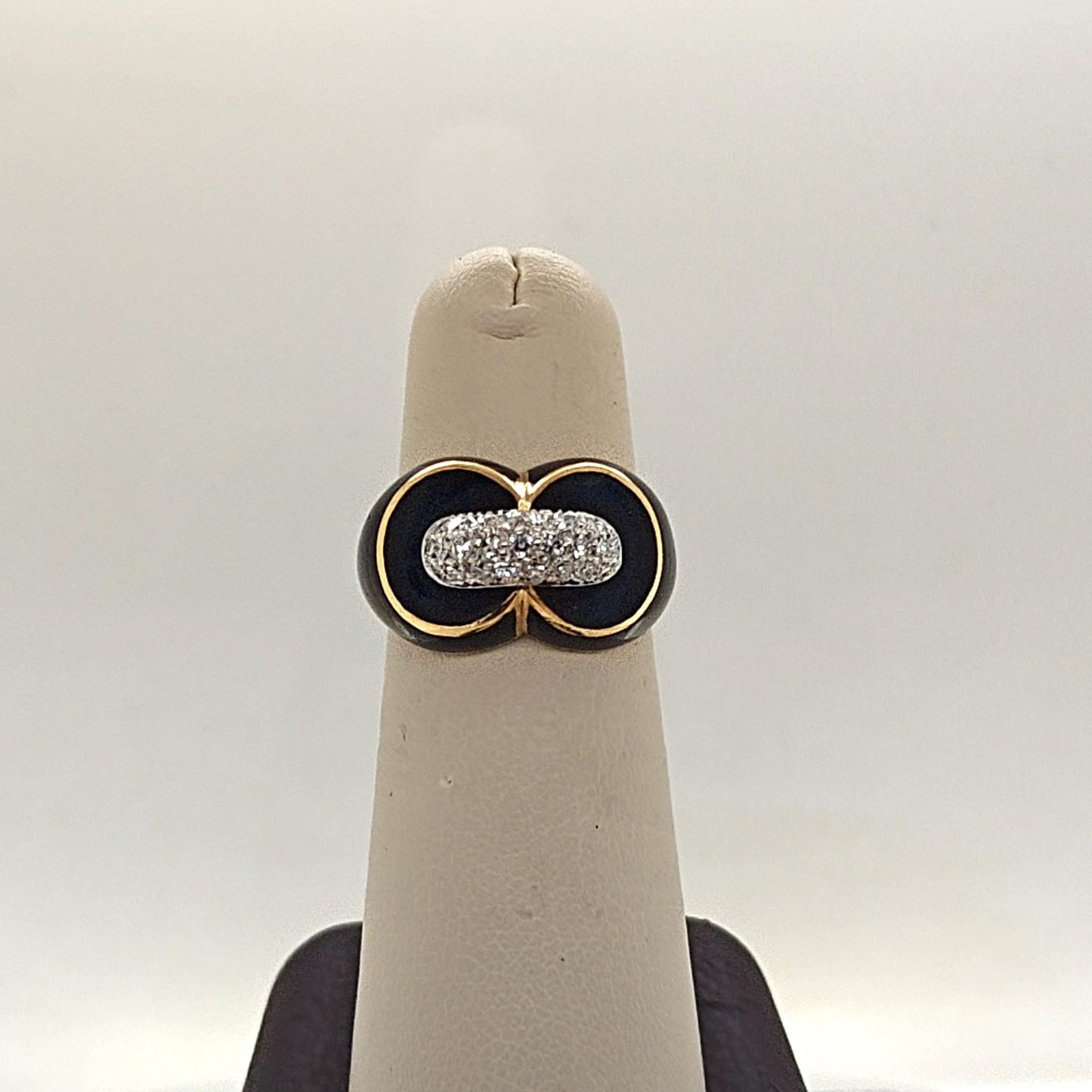 DIAMOND AND ONYX RING YELLOW GOLD