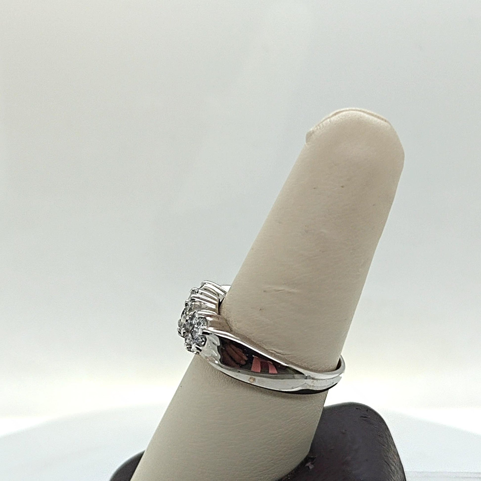 3 CLUSTER DIAMOND RING 1.1CT WHITE GOLD
