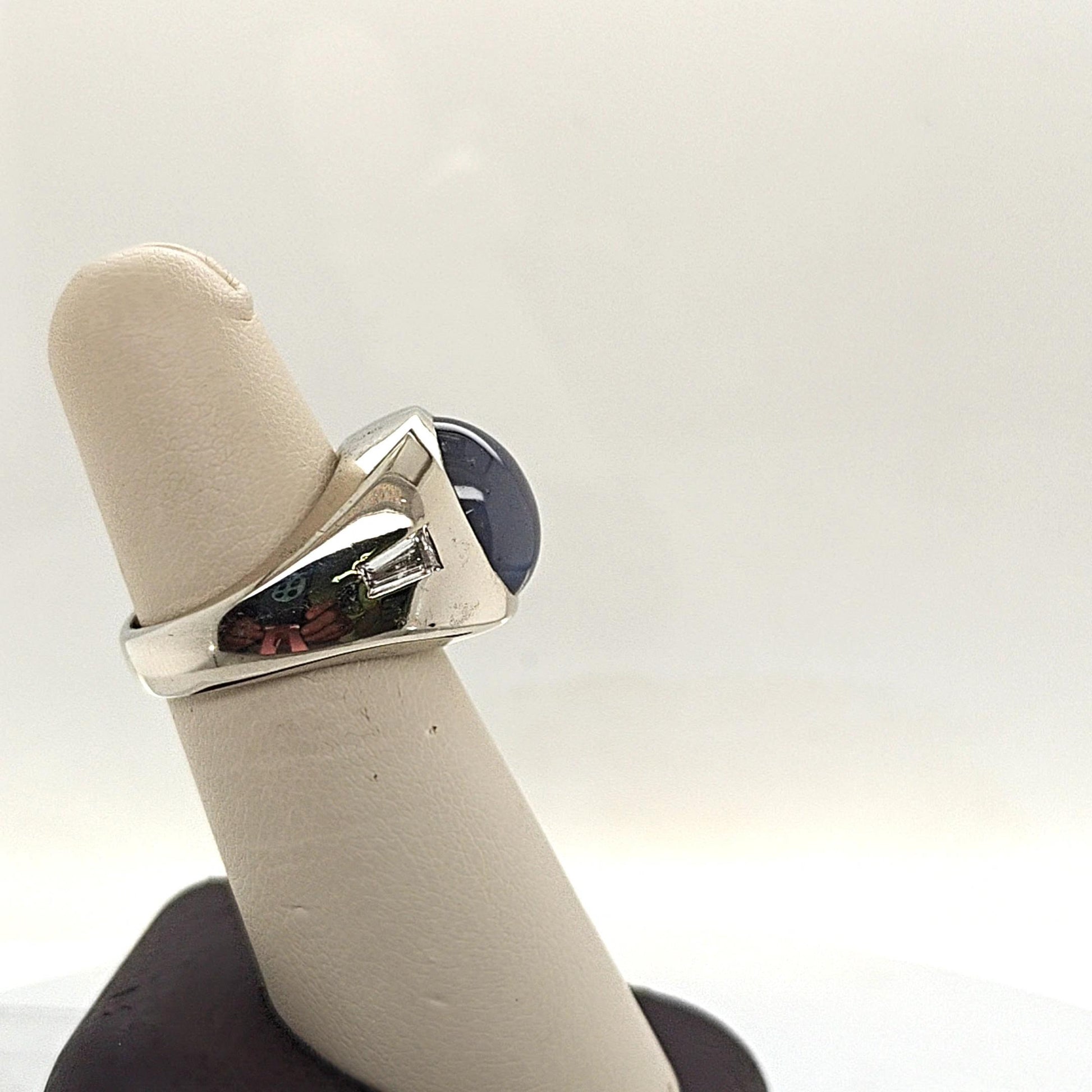 STAR SAPPHIRE AND DIAMOND MENS RING WHITE GOLD