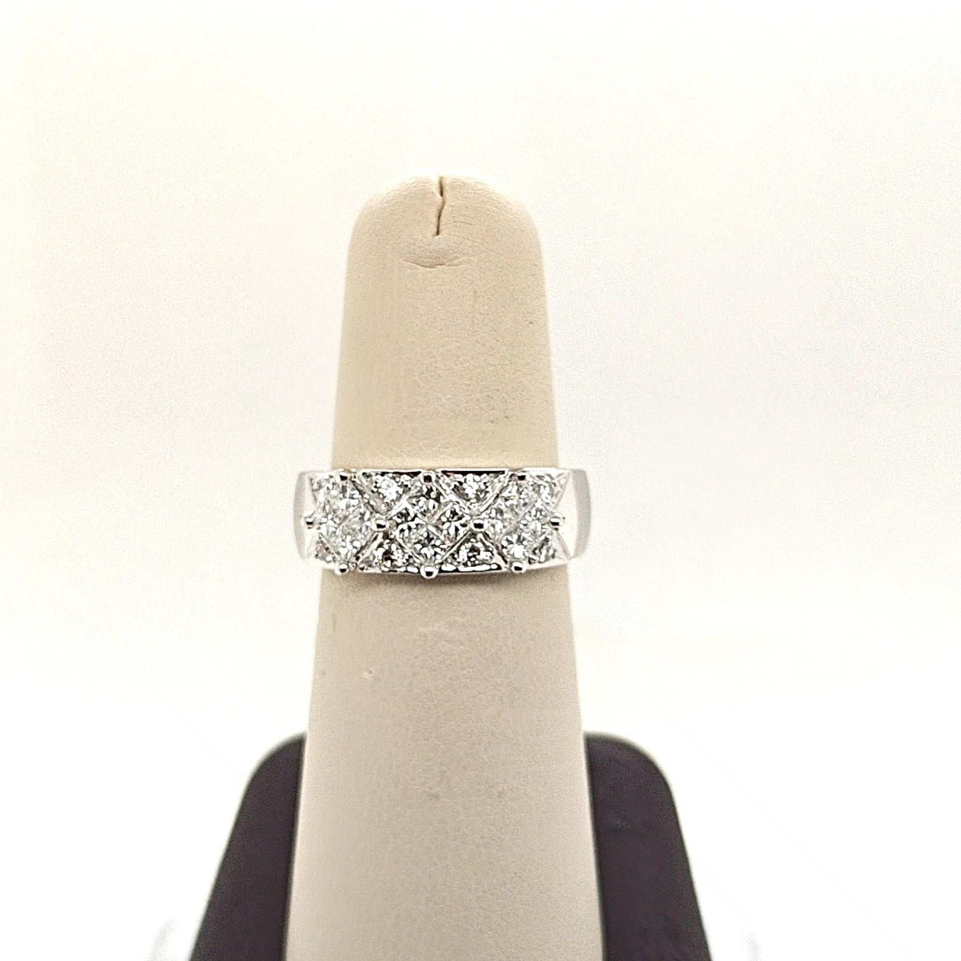 DIAMOND CLUSTER BAND RING 1.75CTW WHITE GOLD