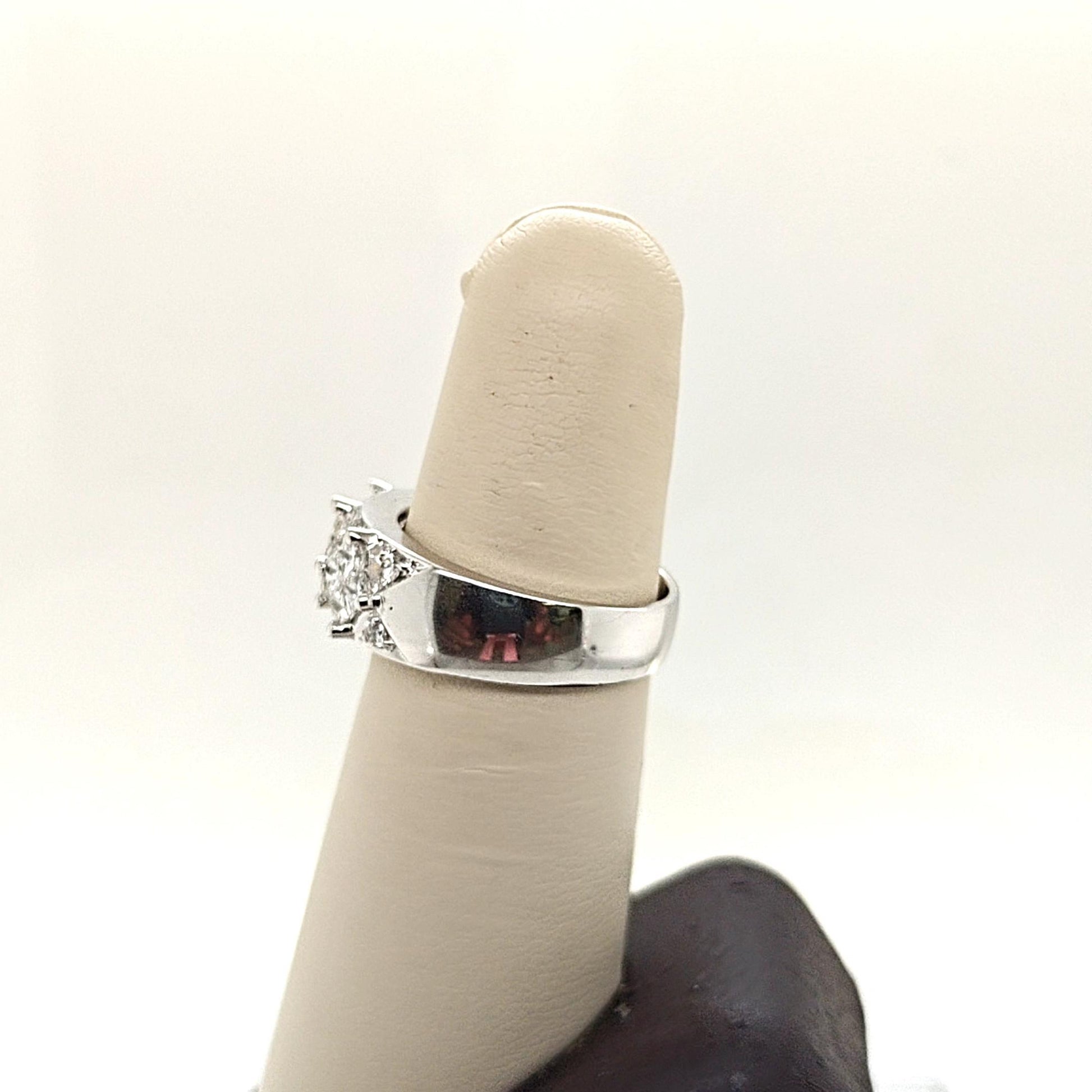 DIAMOND CLUSTER BAND RING 1.75CTW WHITE GOLD