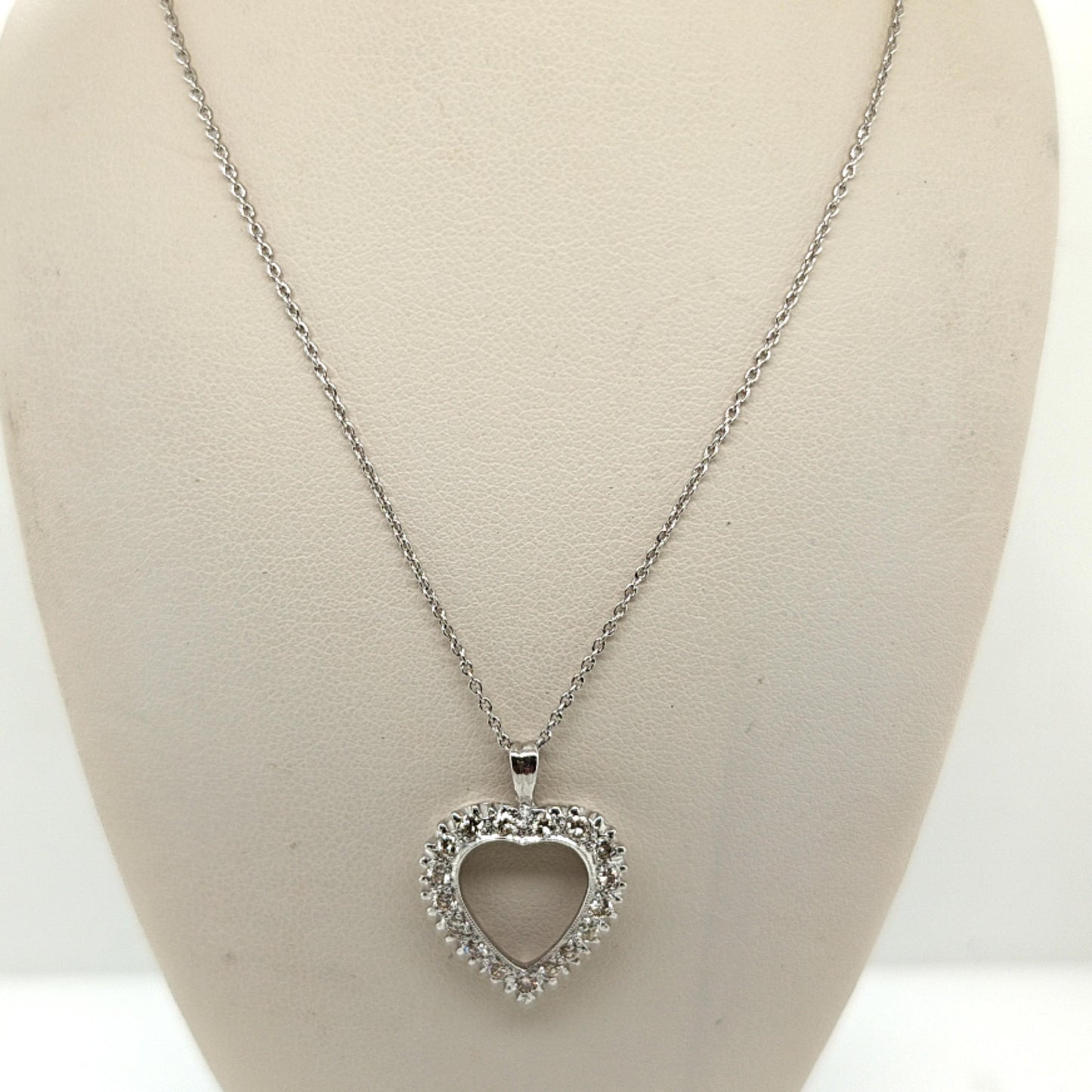 DIAMOND HEART PENDANT NECKLACE WHITE GOLD 0.75CT