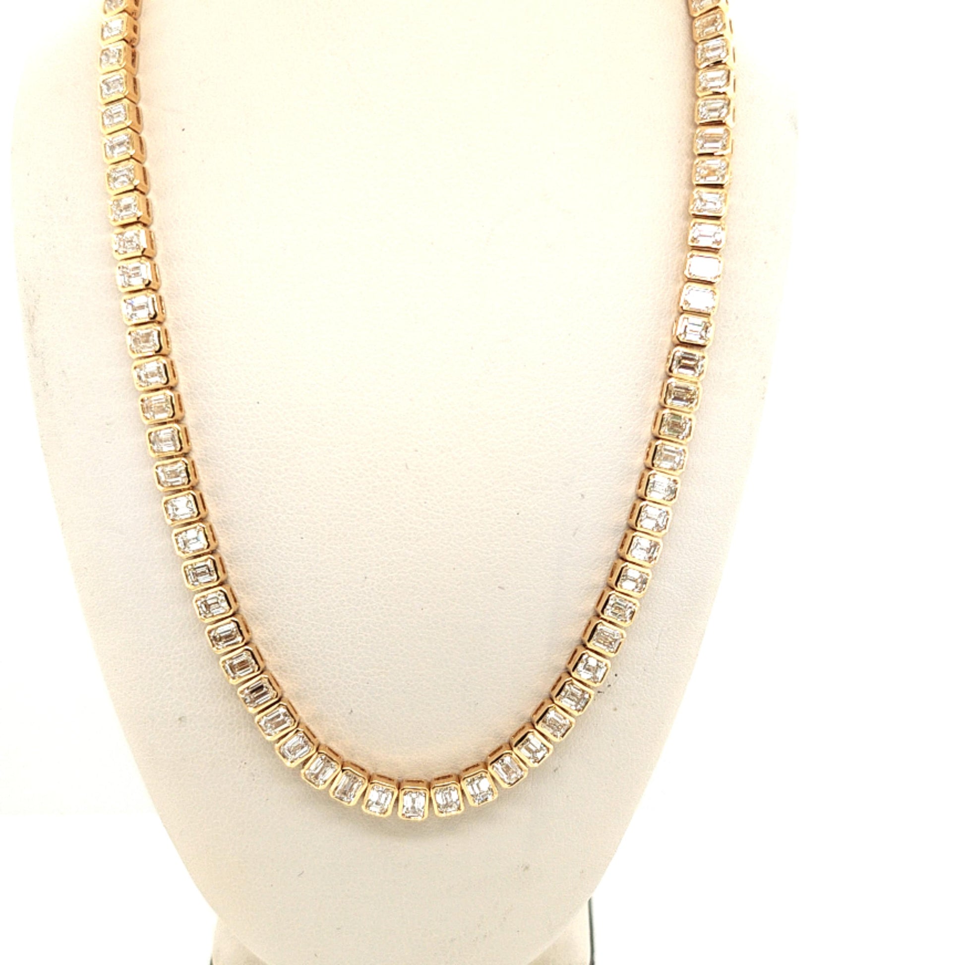 DIAMOND NECKLACE 15.4C EMERALD CUT 18K YELLOW GOLD
