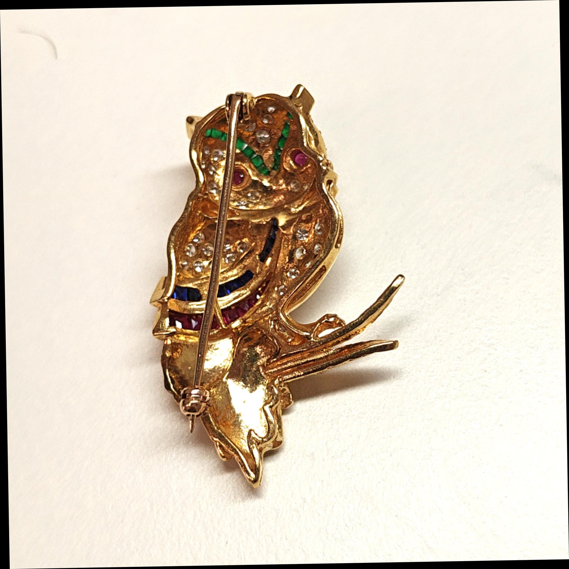 DIAMOND SAPPHIRE AND EMERALD OWL PIN BROOCH YELLOW GOLD