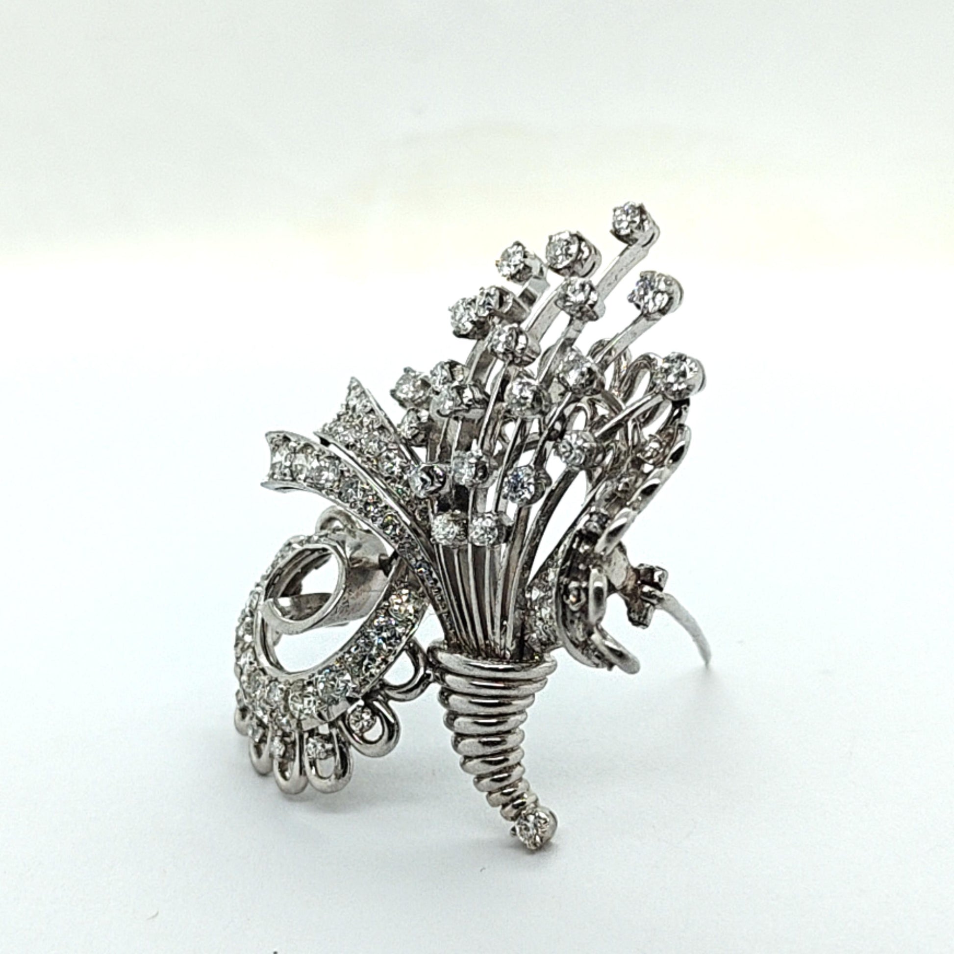 DIAMOND AND PLATINUM PIN BROOCH 3.35CT