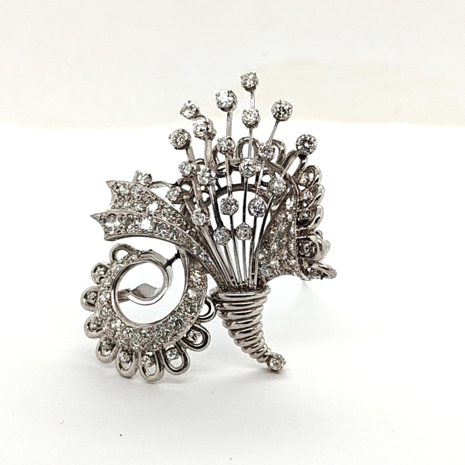 DIAMOND AND PLATINUM PIN BROOCH 3.35CT