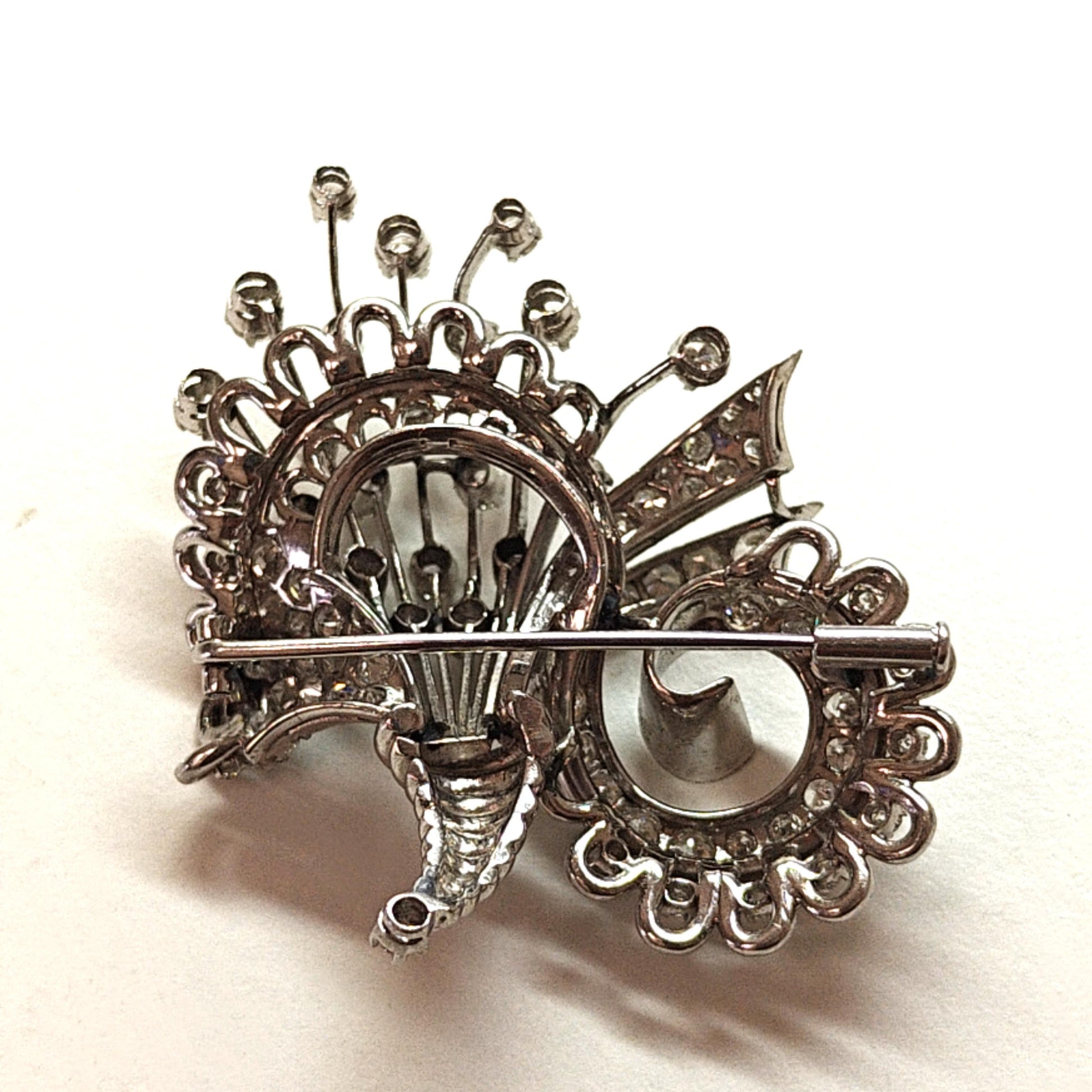DIAMOND AND PLATINUM PIN BROOCH 3.35CT