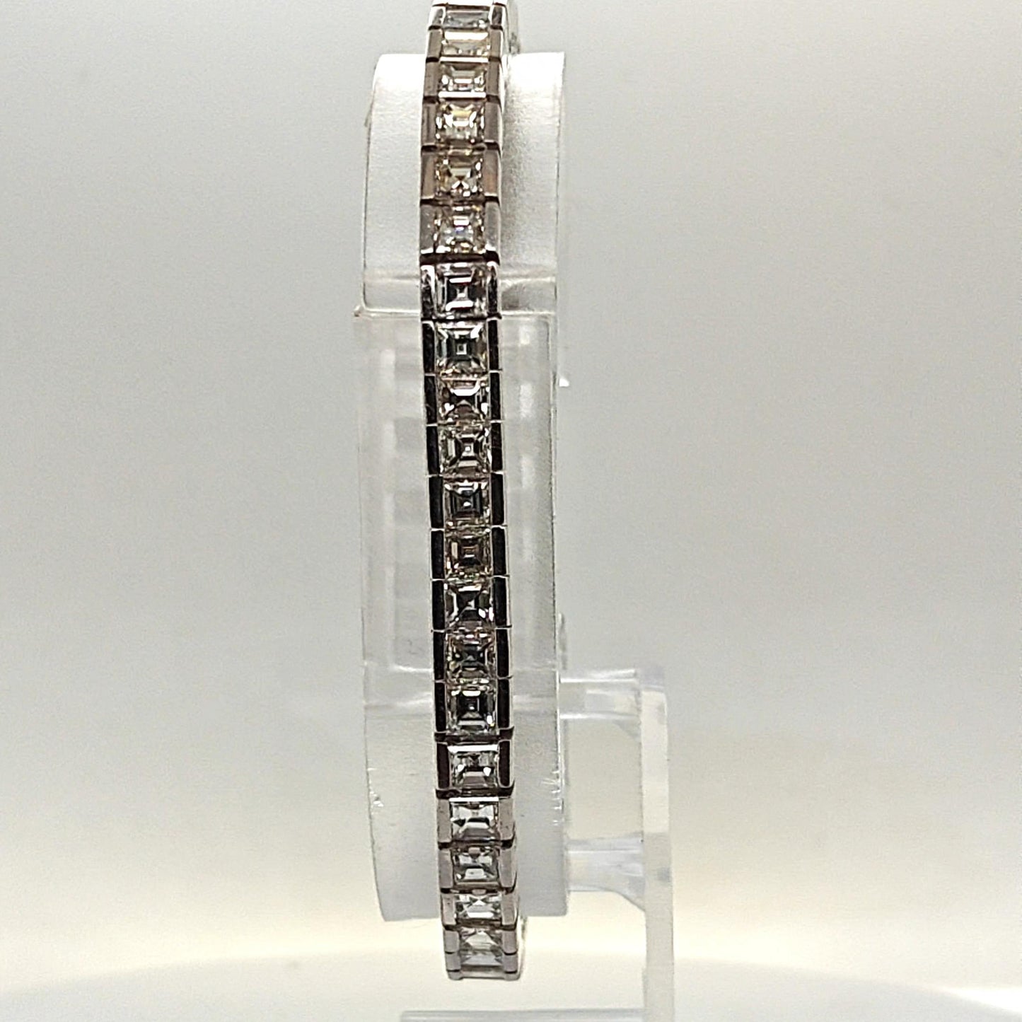 DIAMOND BRACELET ASSCHER CUT 13.26CT WHITE GOLD