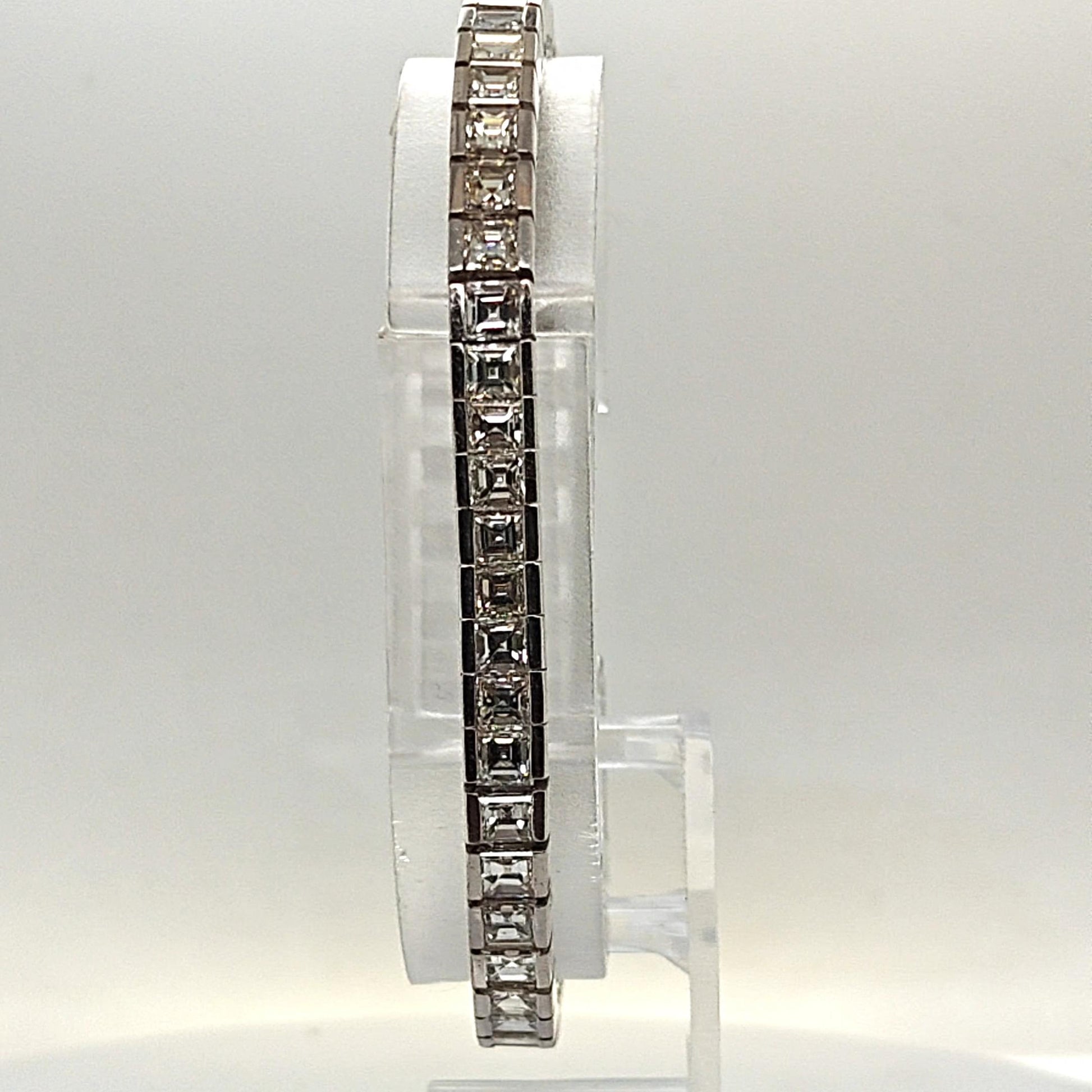 DIAMOND BRACELET ASSCHER CUT 13.26CT WHITE GOLD