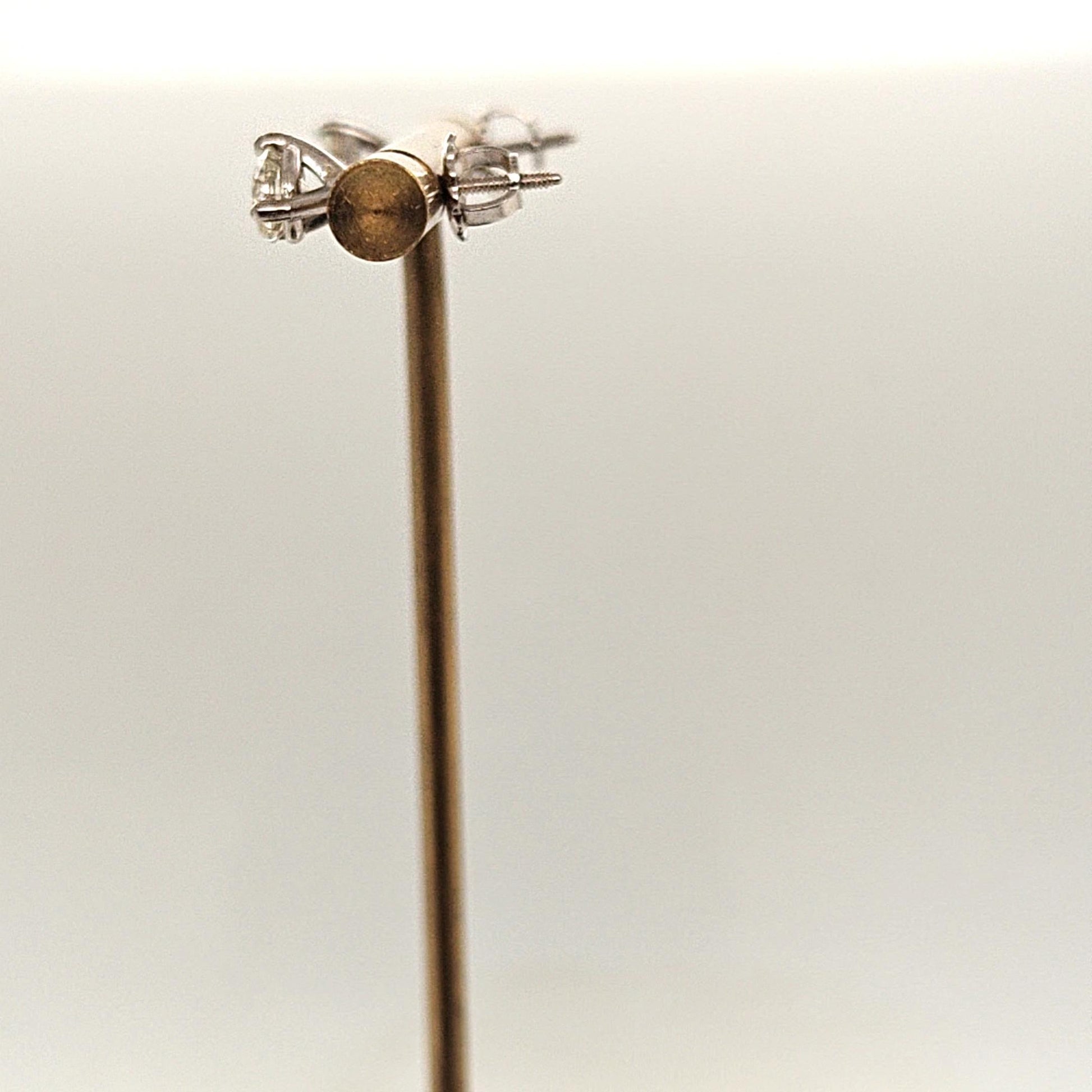 DIAMOND STUD EARRINGS 1.02CT WHITE GOLD