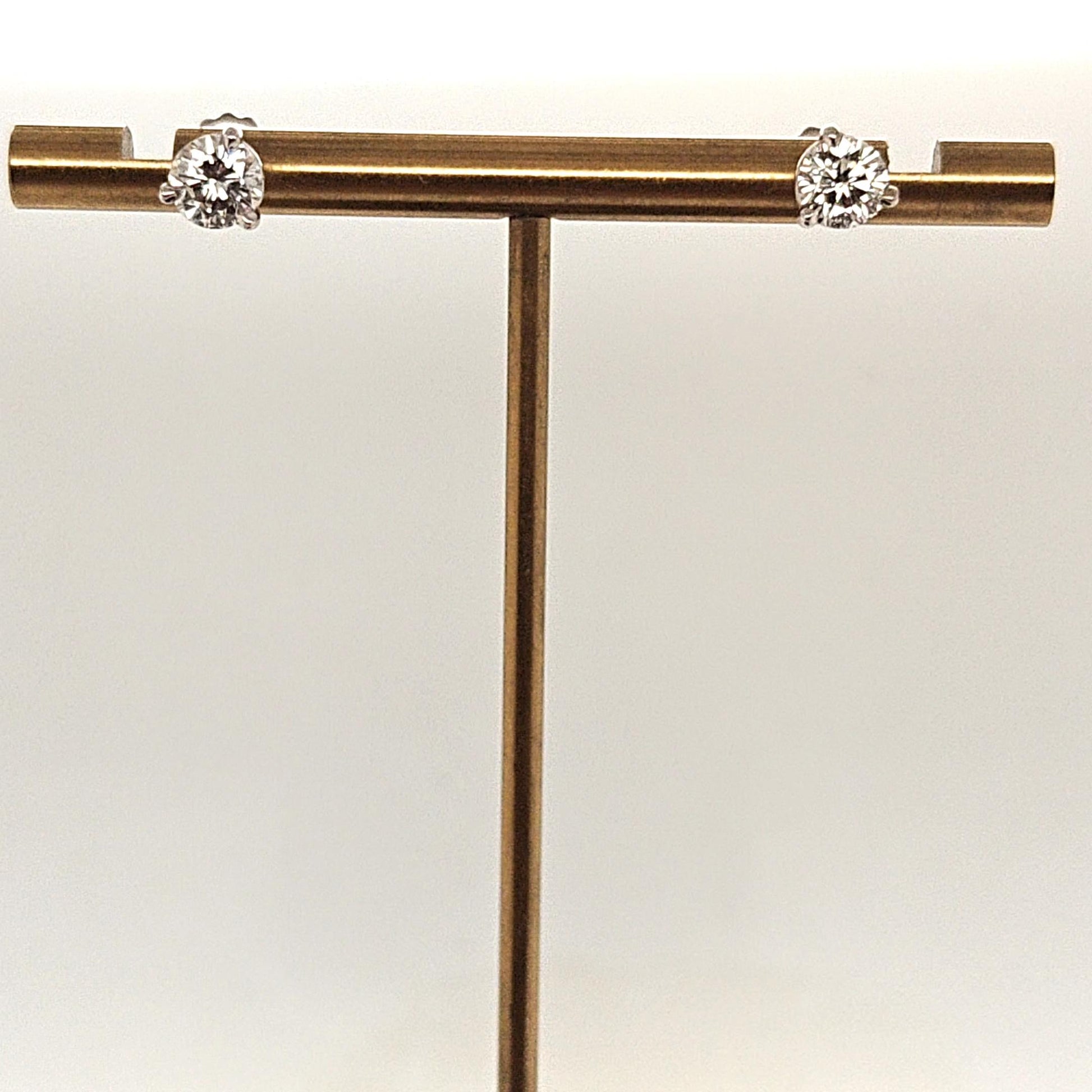 DIAMOND STUD EARRINGS 1.02CT WHITE GOLD