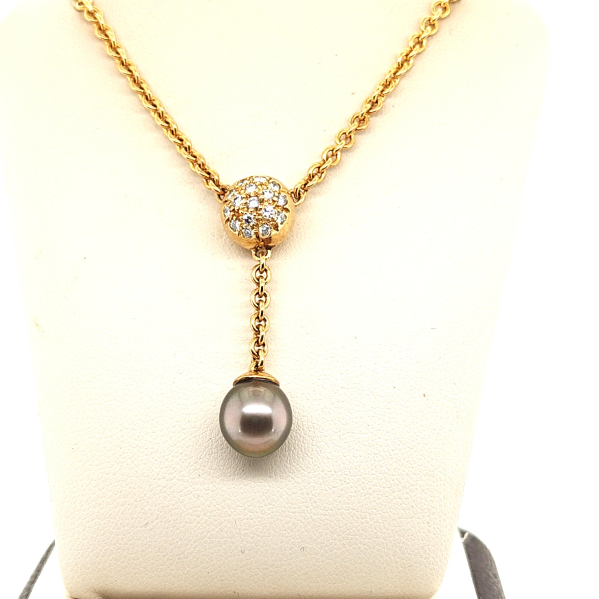 BLACK PEARL AND DIAMOND PENDANT NECKLACE YELLOW GOLD