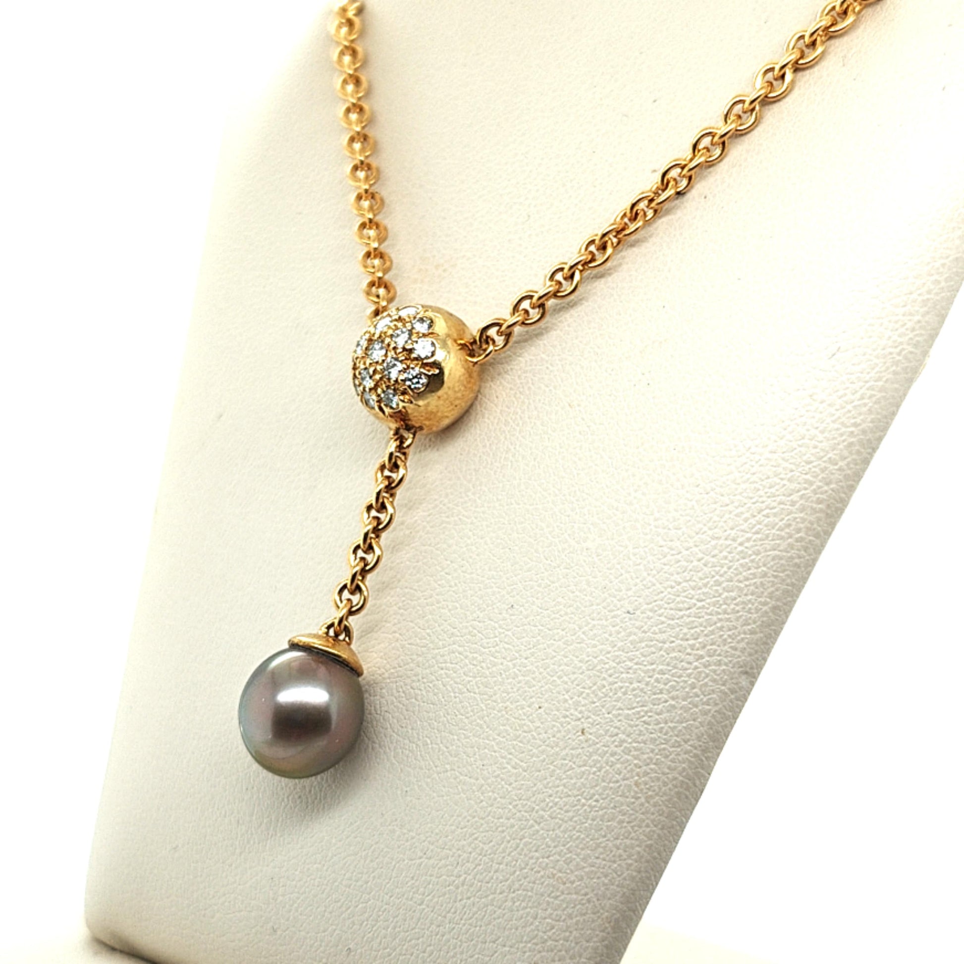 BLACK PEARL AND DIAMOND PENDANT NECKLACE YELLOW GOLD
