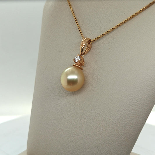 GOLDEN PEARL AND DIAMOND PENDANT NECKLACE 10.5MM YELLOW GOLD