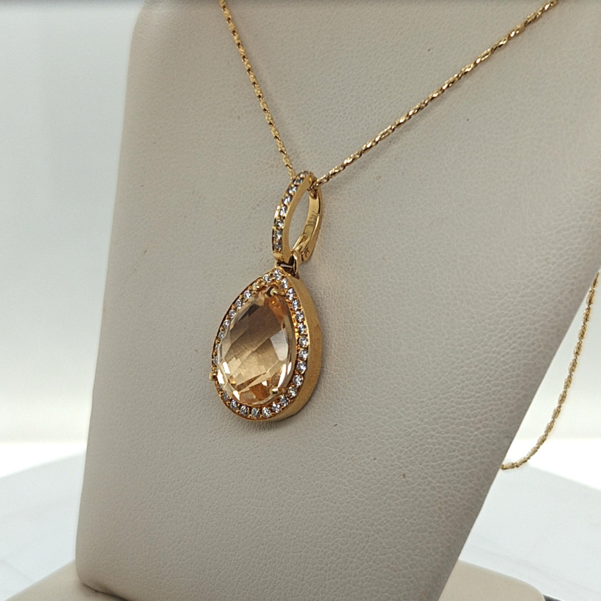 CITRINE AND DIAMOND PENDANT NECKLACE YELLOW GOLD