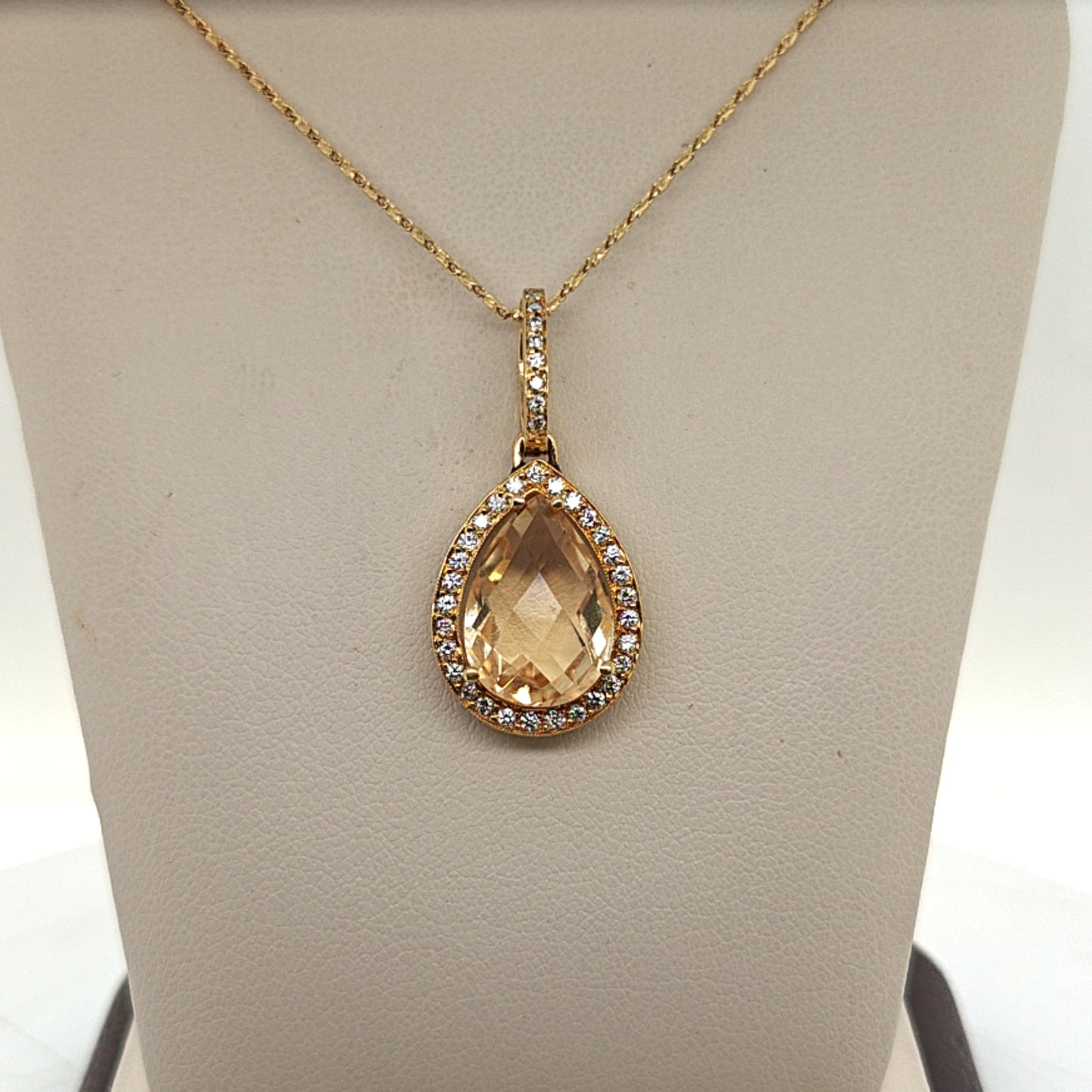 CITRINE AND DIAMOND PENDANT NECKLACE YELLOW GOLD
