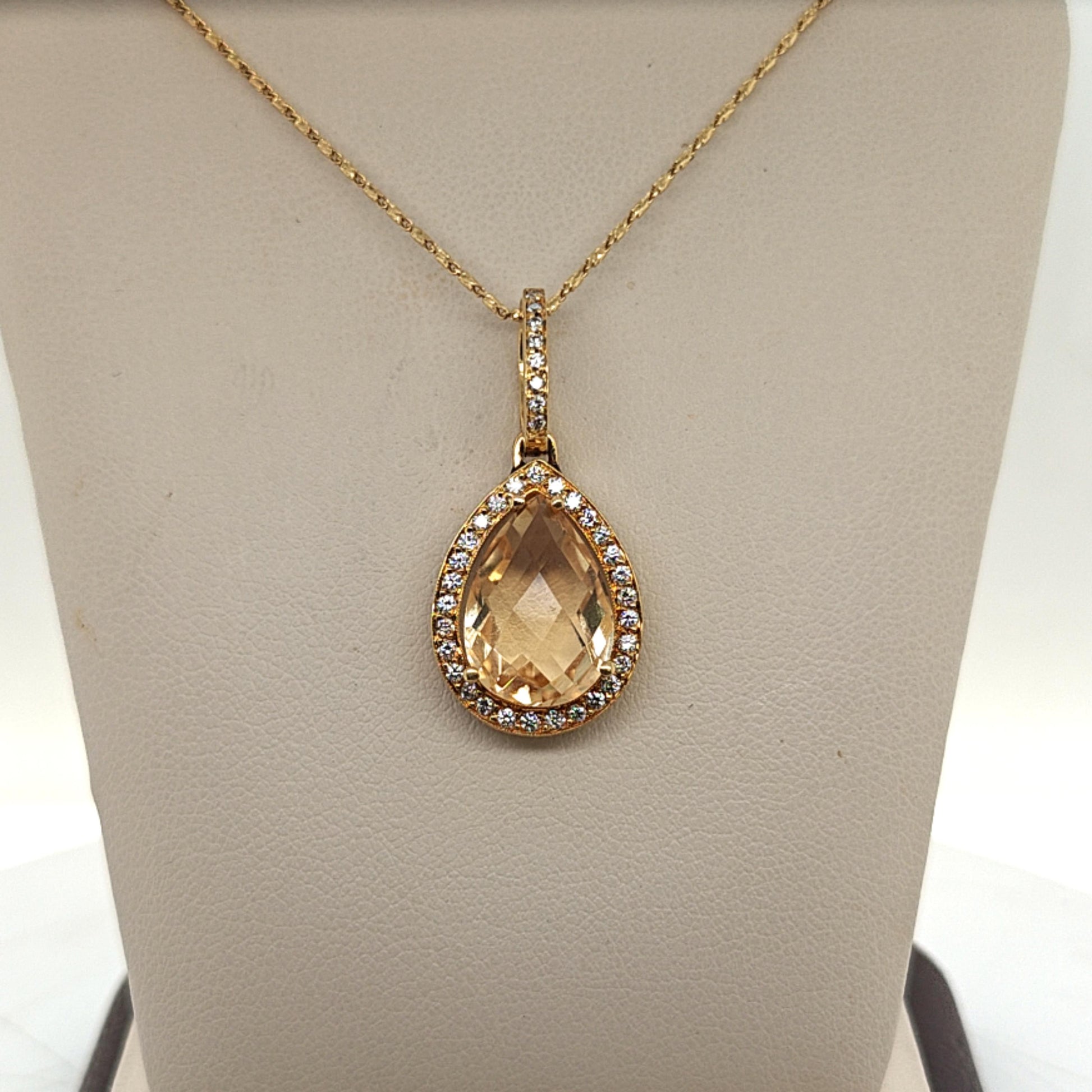 CITRINE AND DIAMOND PENDANT NECKLACE YELLOW GOLD