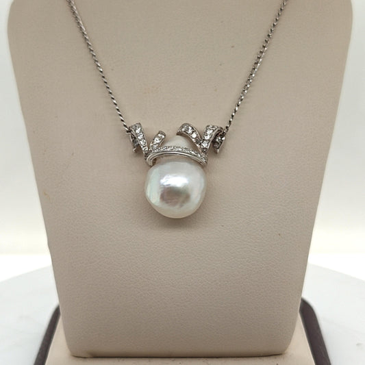 BAROQUE PEARL AND DIAMOND PENDANT NECKLACE PLATINUM AND WHITE GOLD