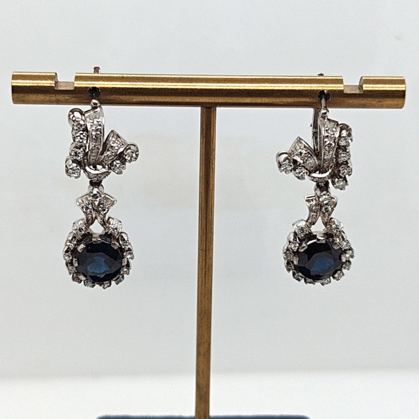 SAPPHIRE AND DIAMOND DANGLE EARRINGS PLATINUM