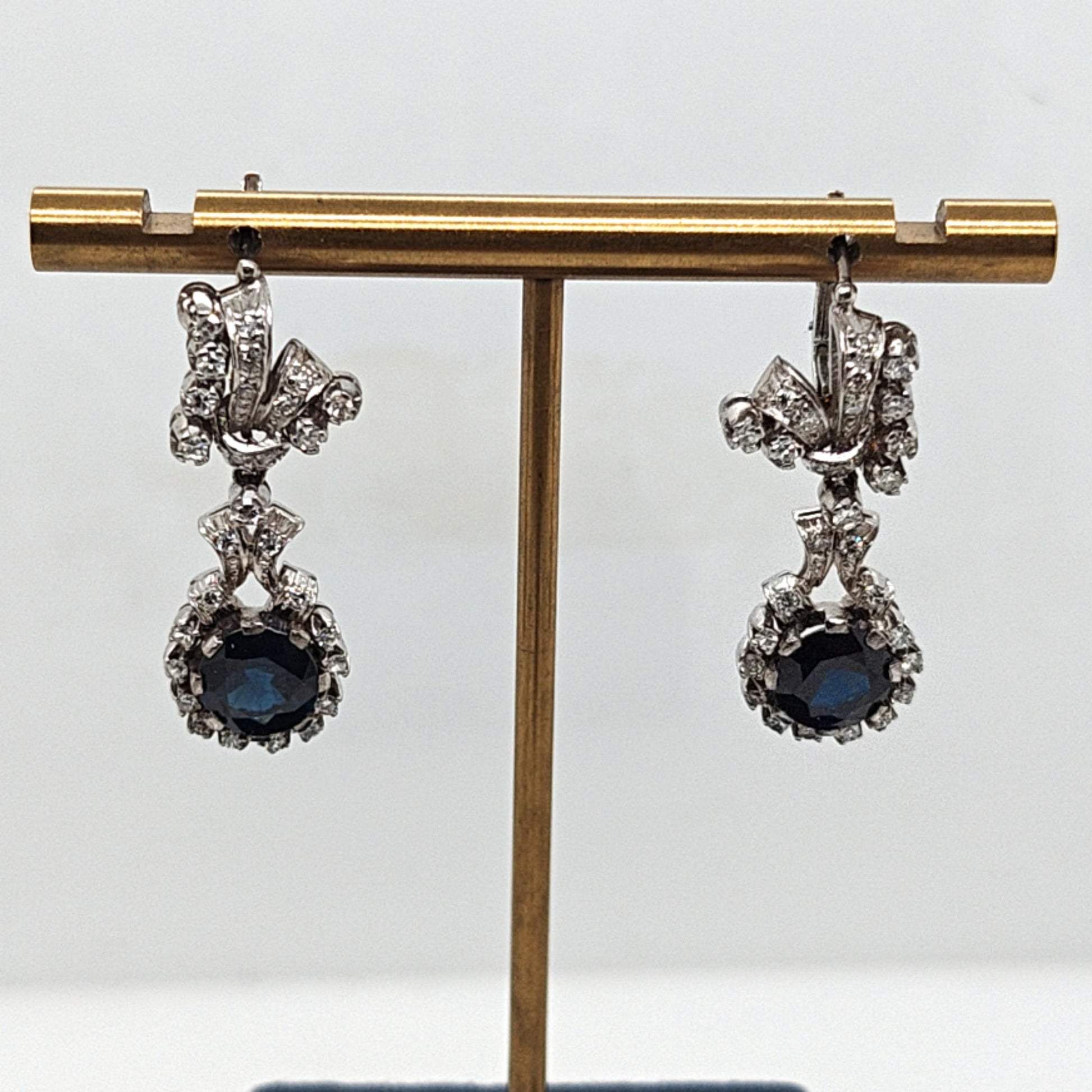 SAPPHIRE AND DIAMOND DANGLE EARRINGS PLATINUM