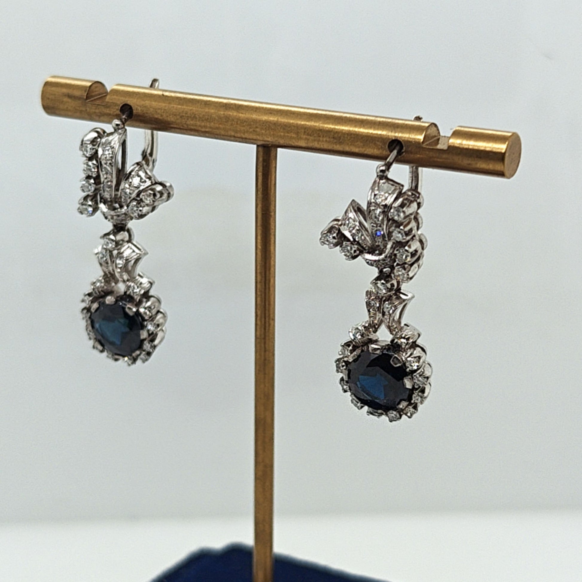 SAPPHIRE AND DIAMOND DANGLE EARRINGS PLATINUM
