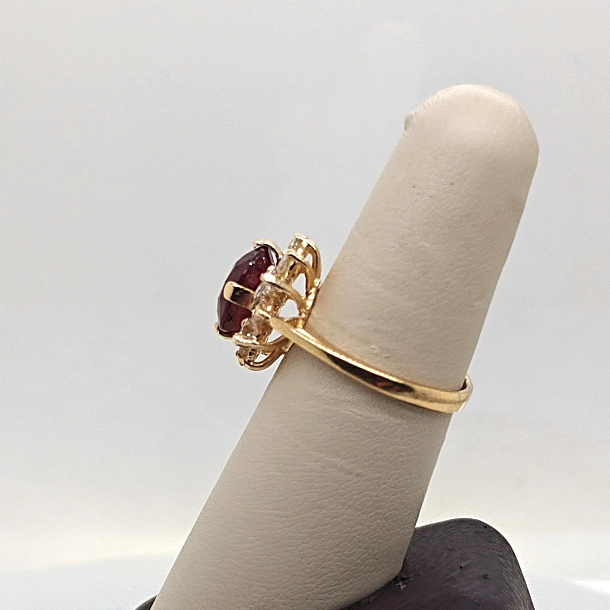 RUBY AND DIAMOND CLUSTER RING YELLOW GOLD