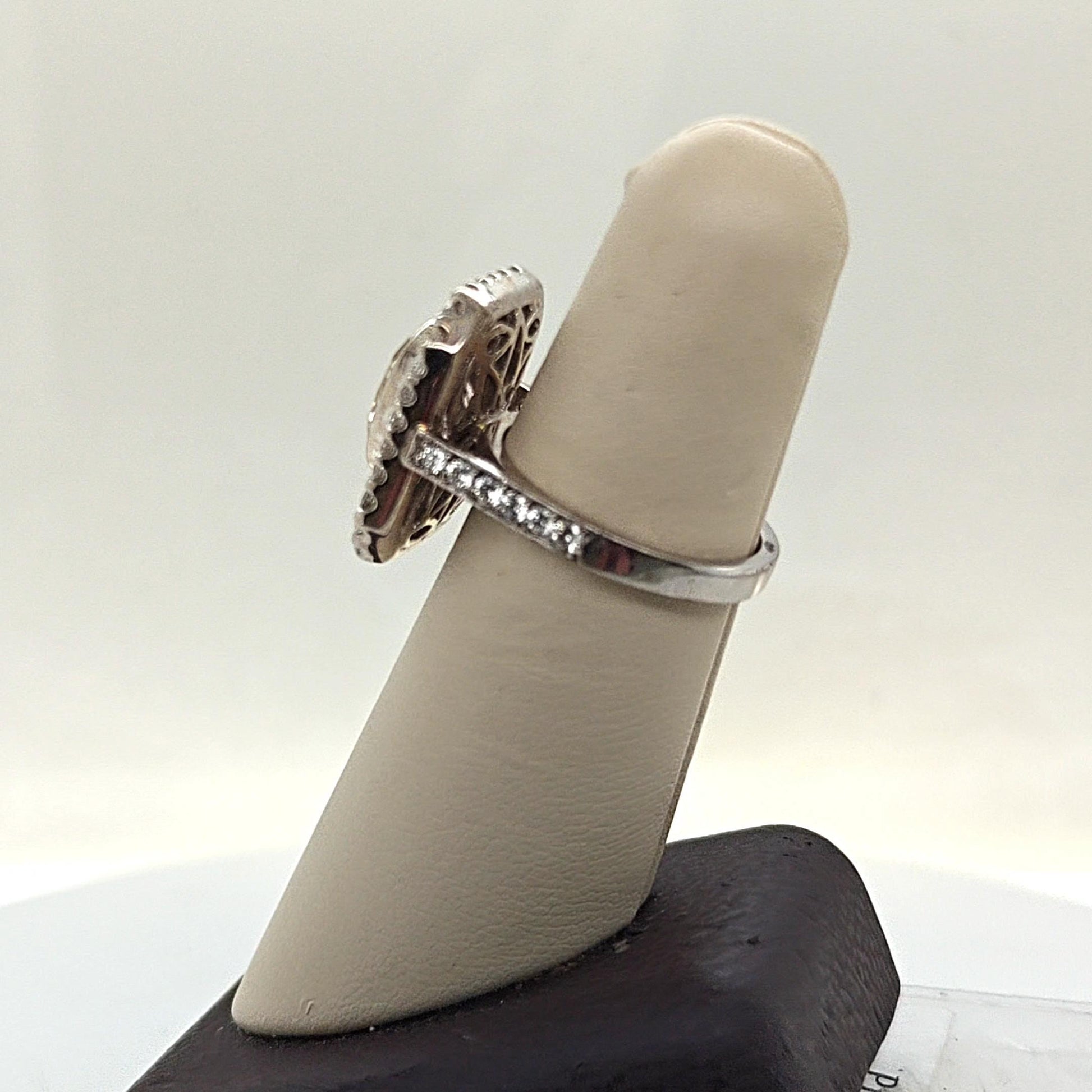 DIAMOND RING LIGHT FANCY YELLOW OVAL 2.68CT WHITE GOLD