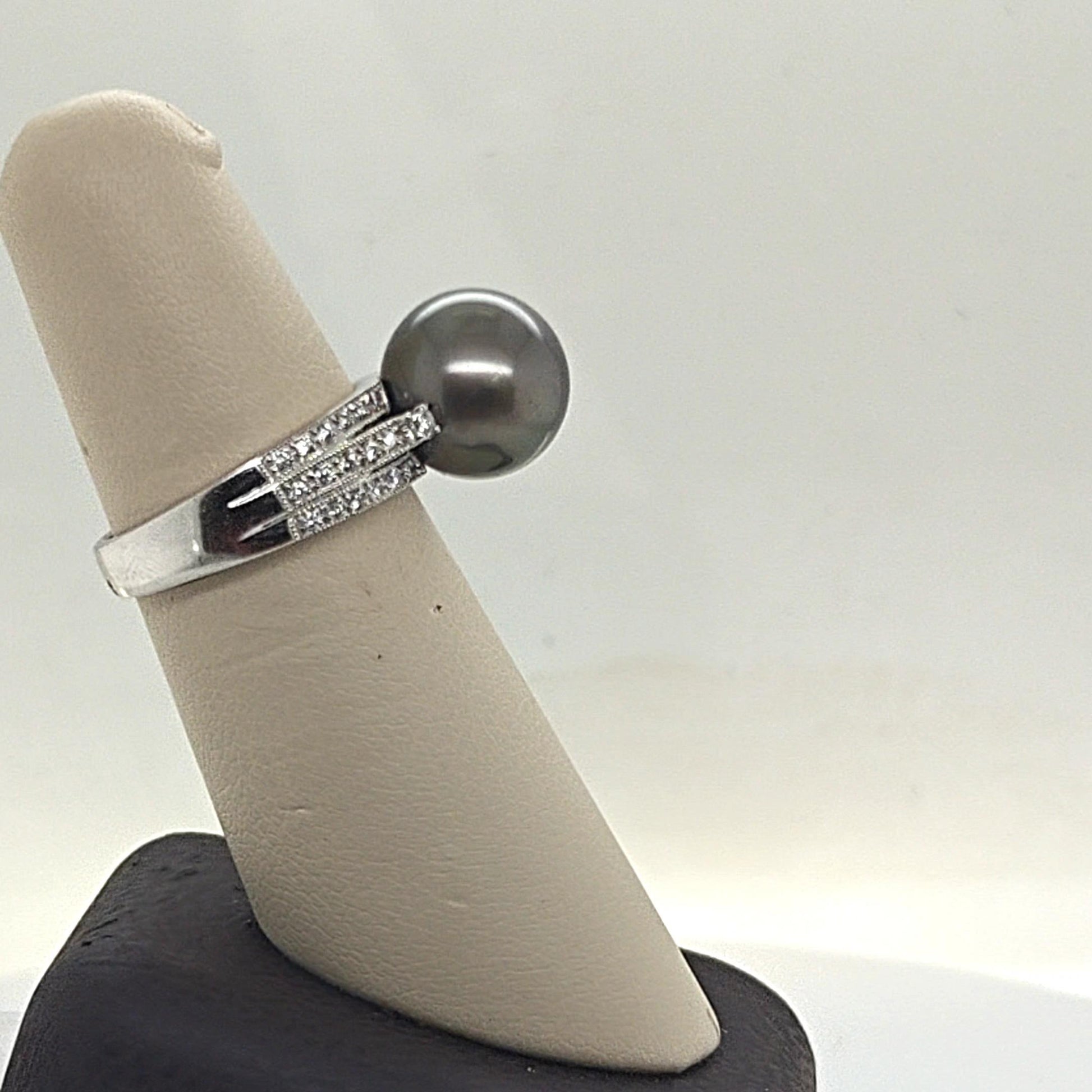 BLACK 11MM PEARL AND DIAMOND RING WHITE GOLD