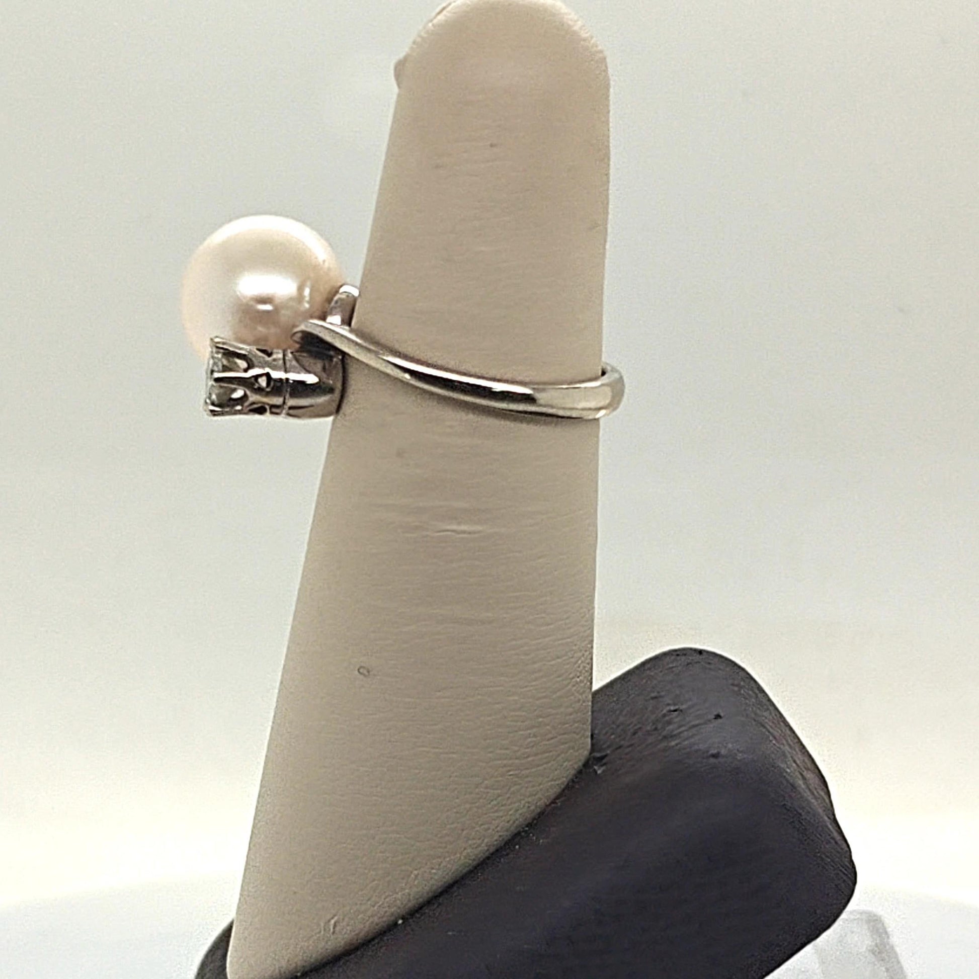 11.3MM PEARL AND DIAMOND RING WHITE GOLD