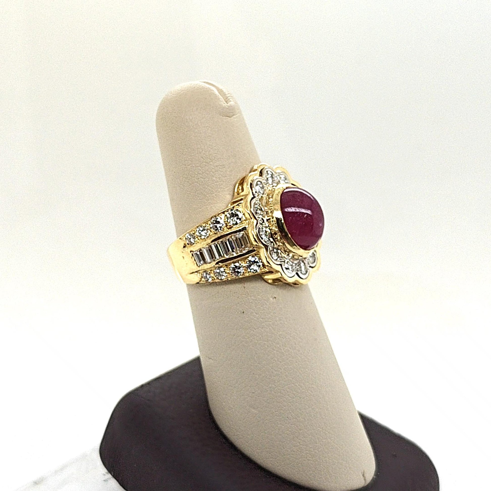 CABOCHON RUBY AND DIAMOND RING YELLOW GOLD
