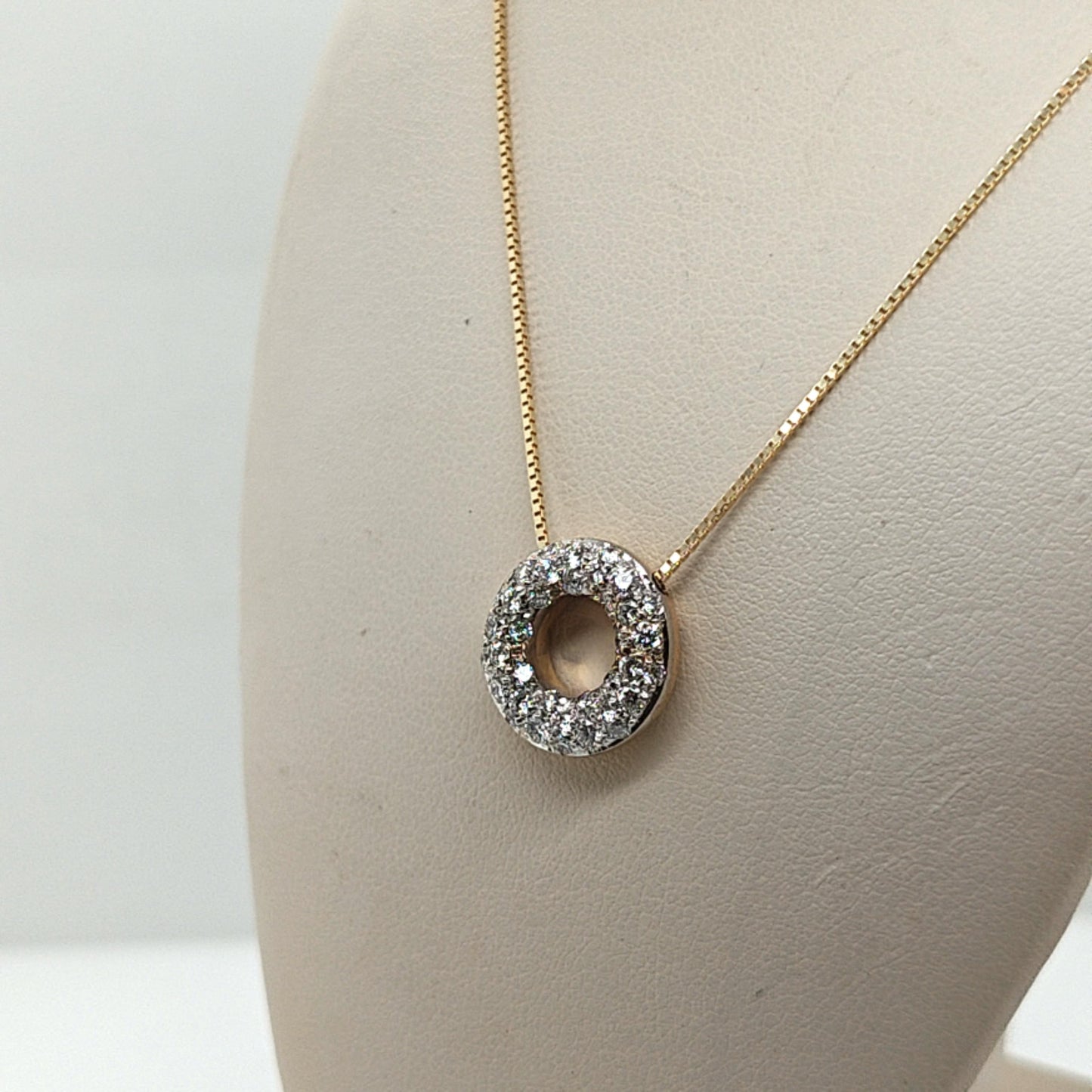 DIAMOND CIRCLE PENDANT NECKLACE 0.77CT YELLOW GOLD