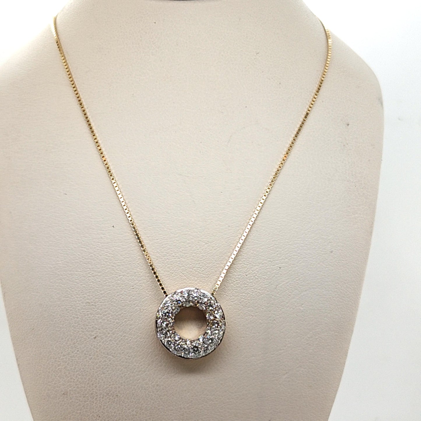 DIAMOND CIRCLE PENDANT NECKLACE 0.77CT YELLOW GOLD