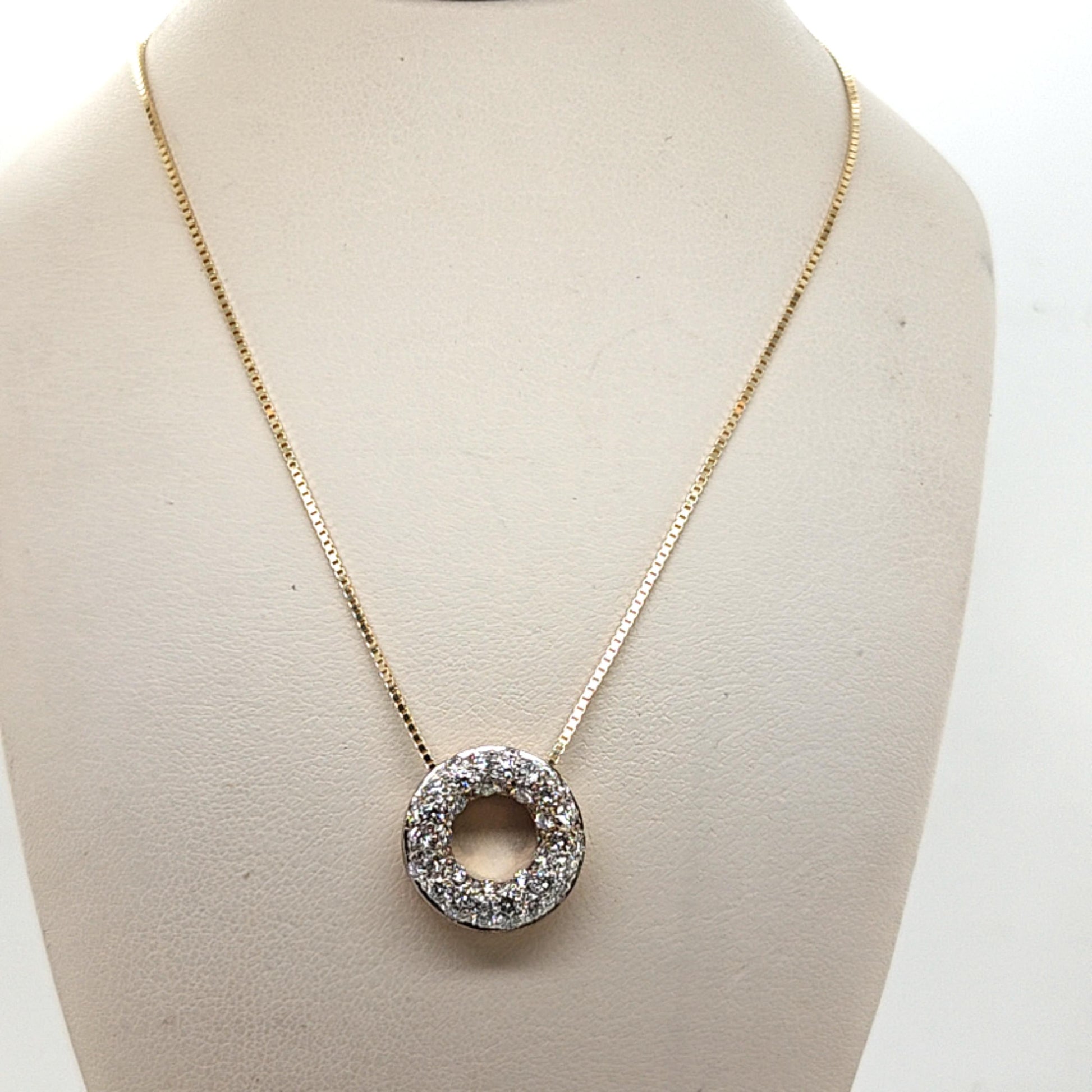 DIAMOND CIRCLE PENDANT NECKLACE 0.77CT YELLOW GOLD