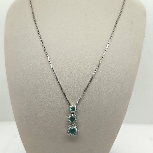 EMERALD AND DIAMOND PENDANT NECKLACE WHITE GOLD