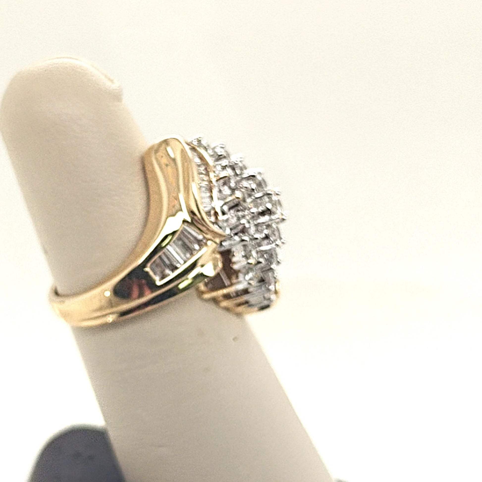 DIAMOND CLUSTER RING ROUND AND BAGUETTE 2.15CTW YELLOW GOLD